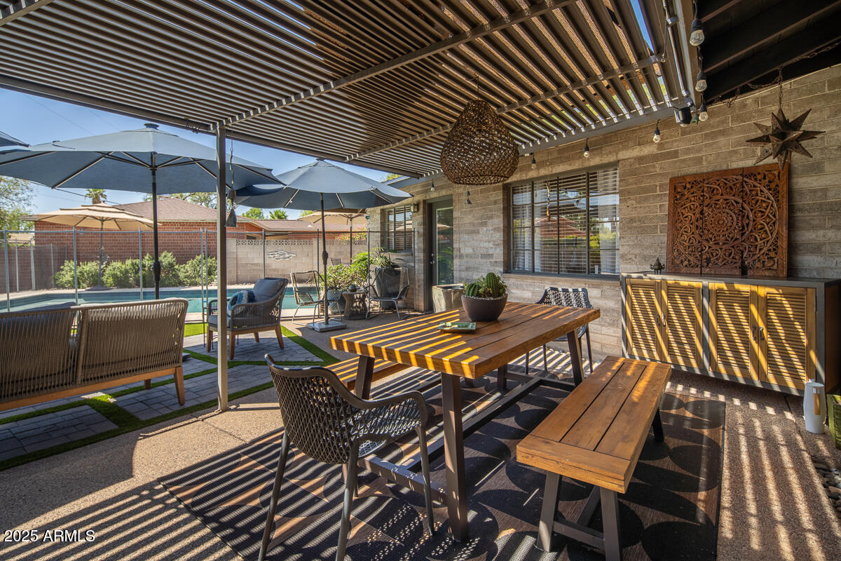 1285 E WINDSOR Avenue