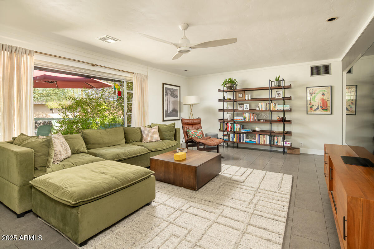 1285 E WINDSOR Avenue