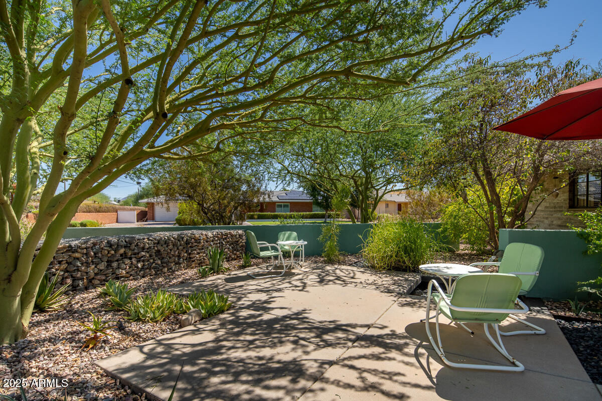 1285 E WINDSOR Avenue