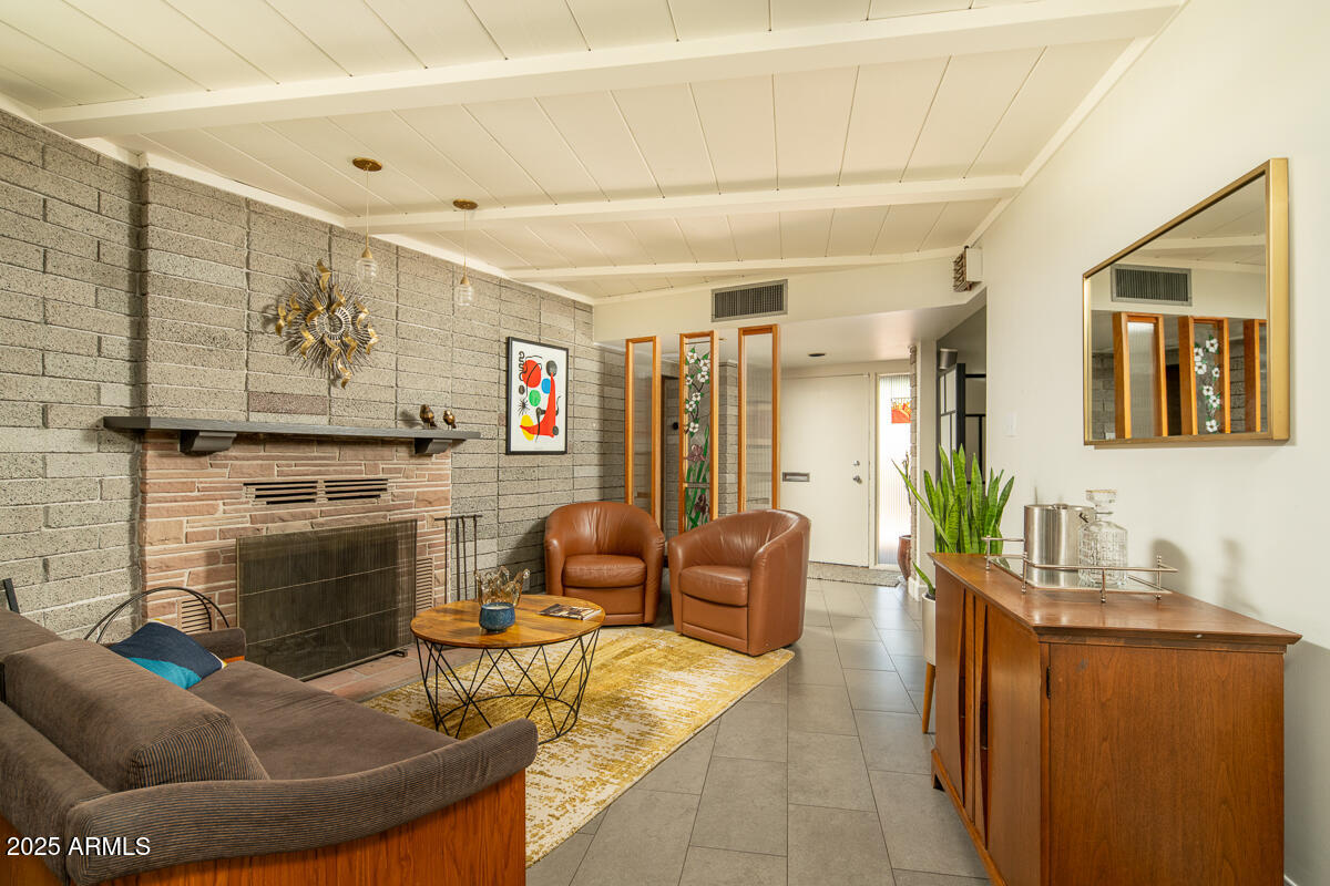 1285 E WINDSOR Avenue