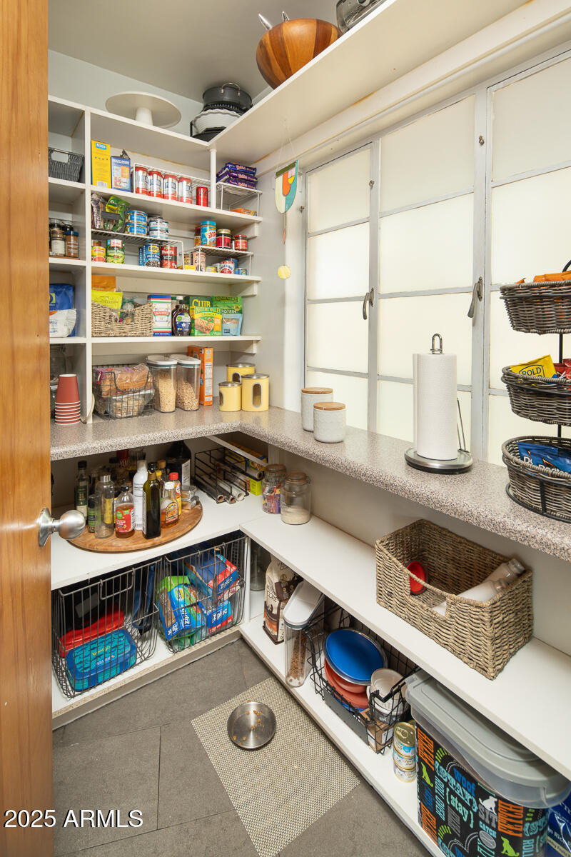 1285 E WINDSOR Avenue