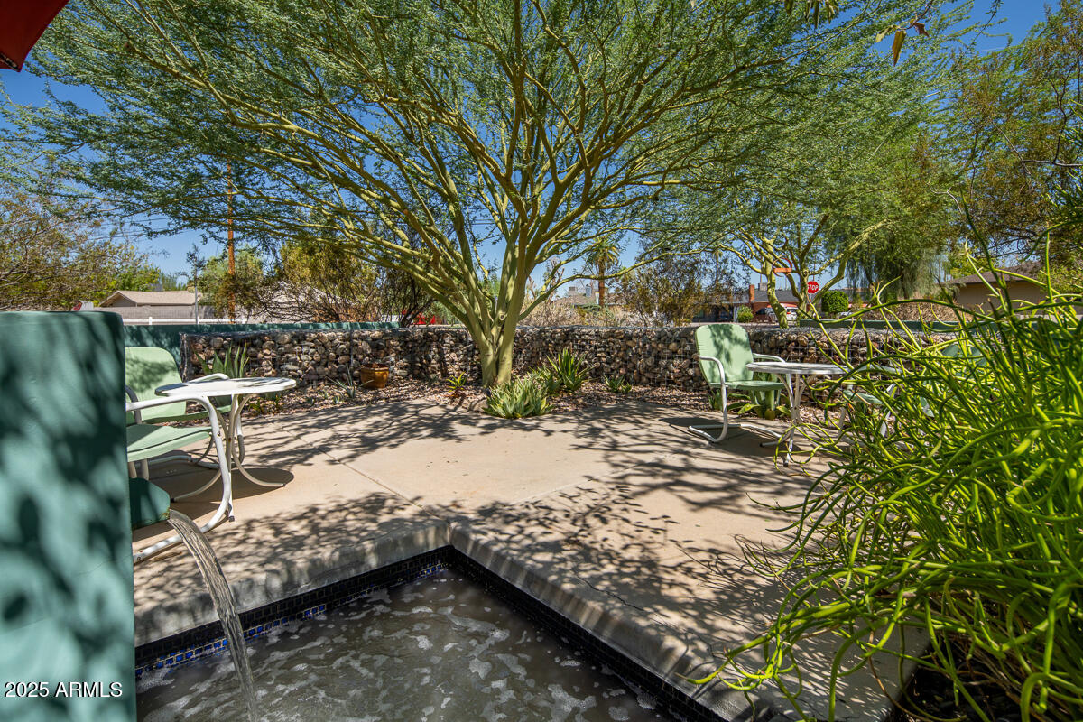 1285 E WINDSOR Avenue