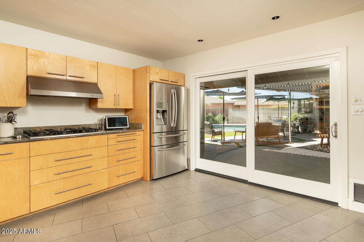 1285 E WINDSOR Avenue