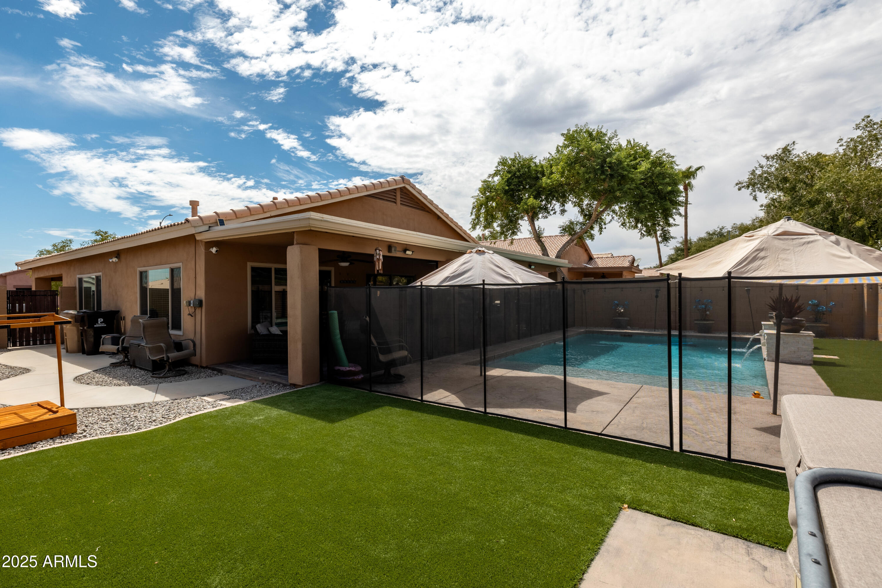 9446 W QUAIL Avenue