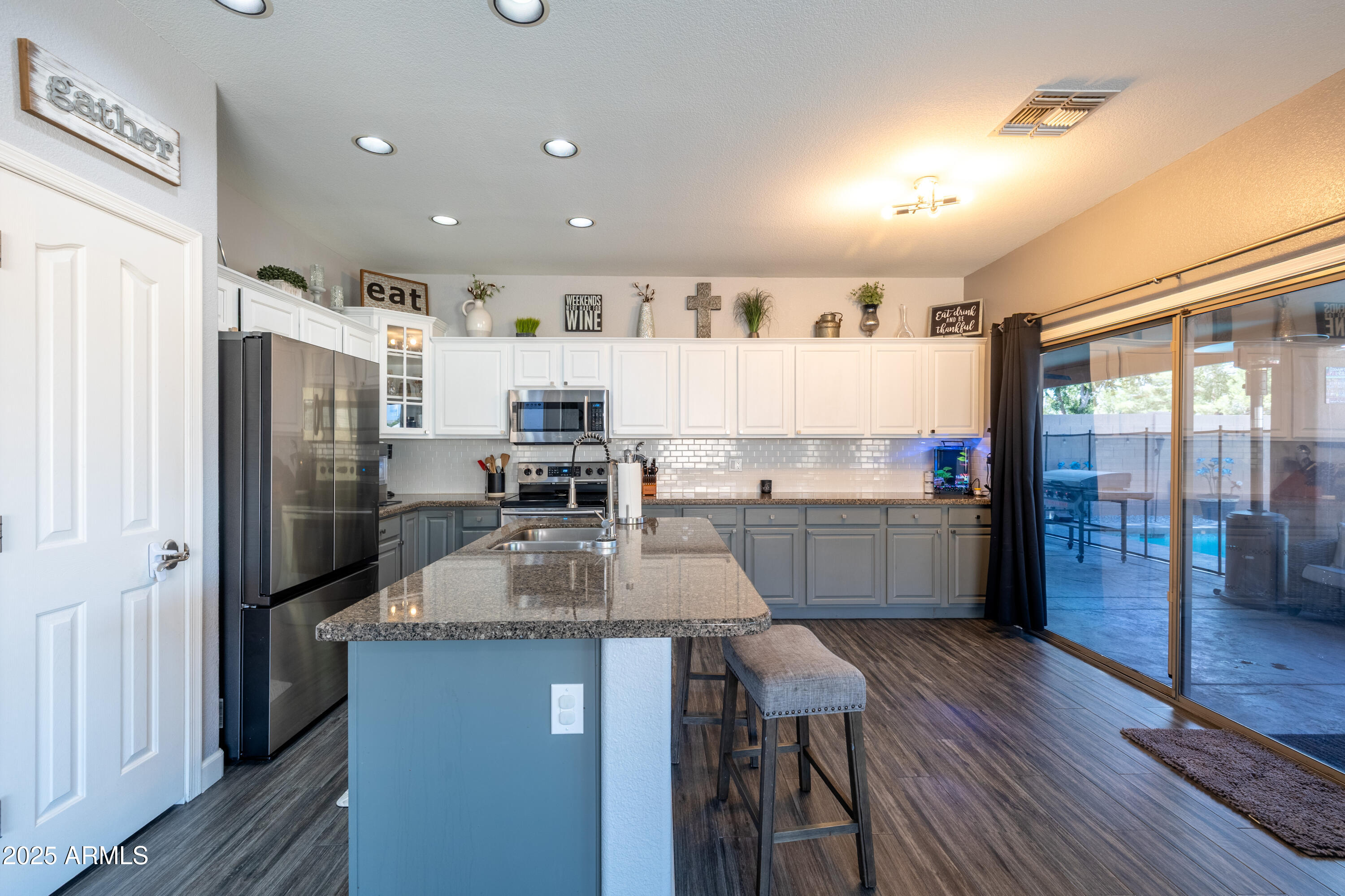 9446 W QUAIL Avenue