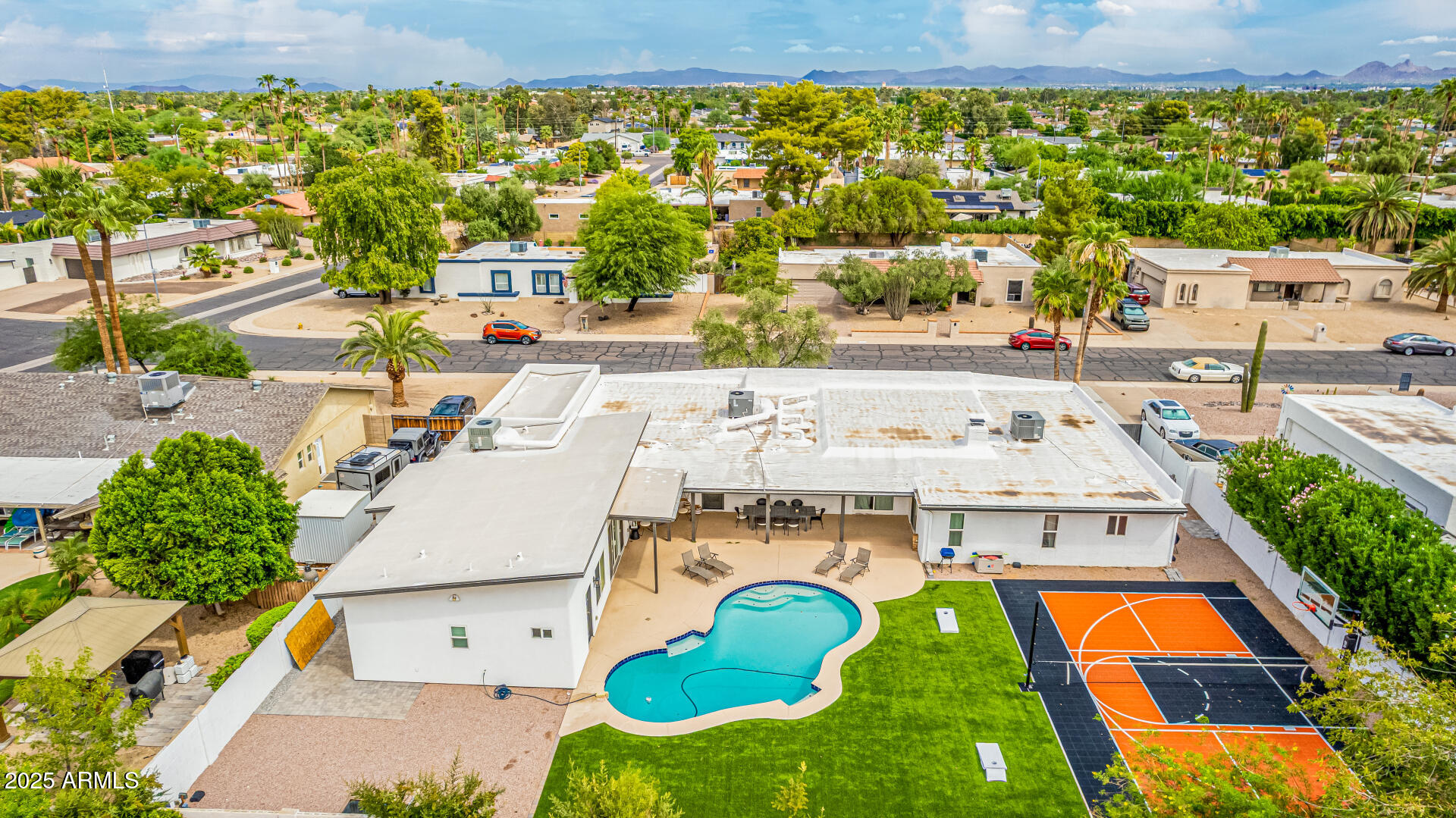 5839 E VOLTAIRE Avenue