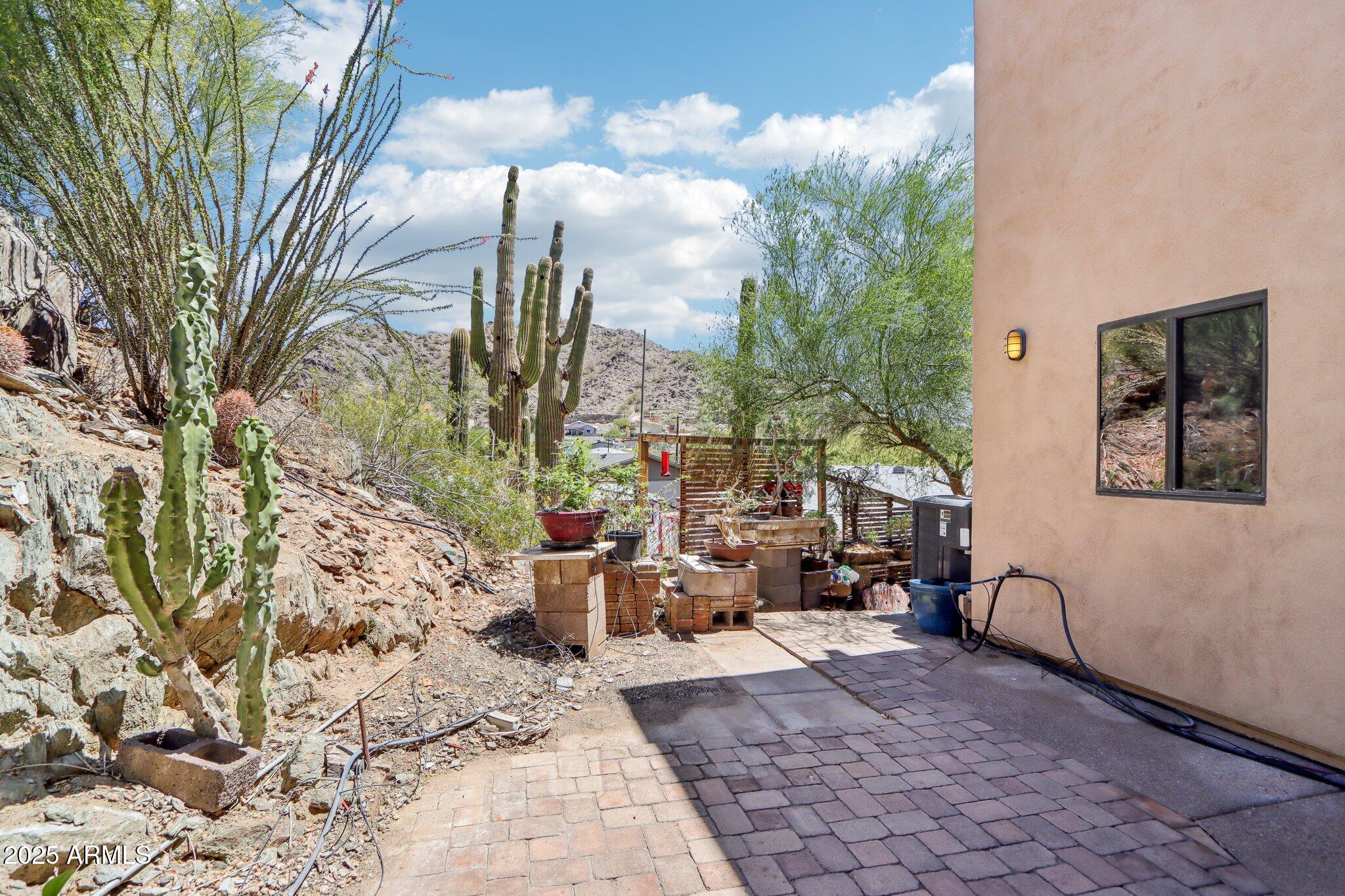 12 E FOOTHILL Drive