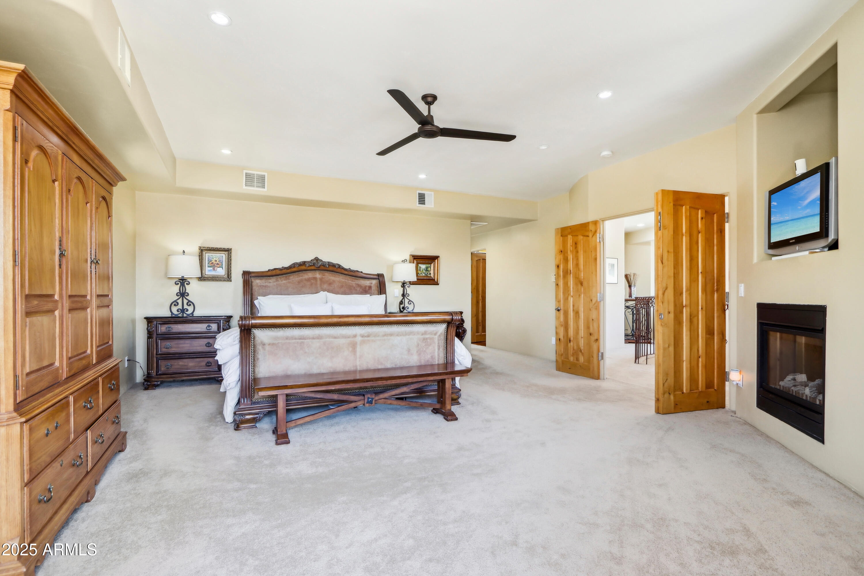 12 E FOOTHILL Drive