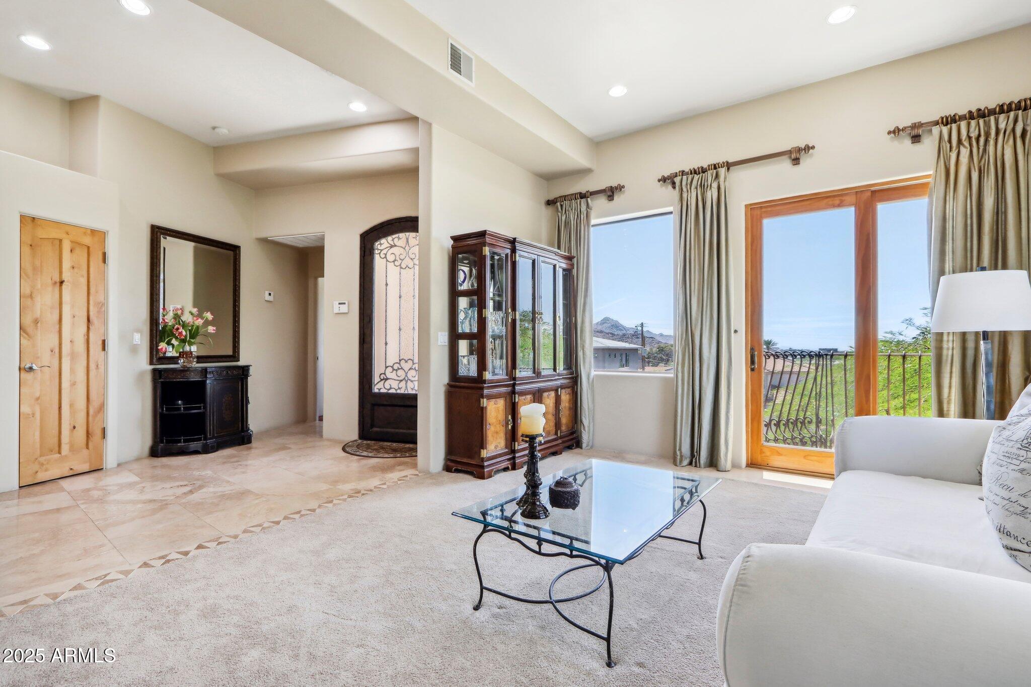 12 E FOOTHILL Drive
