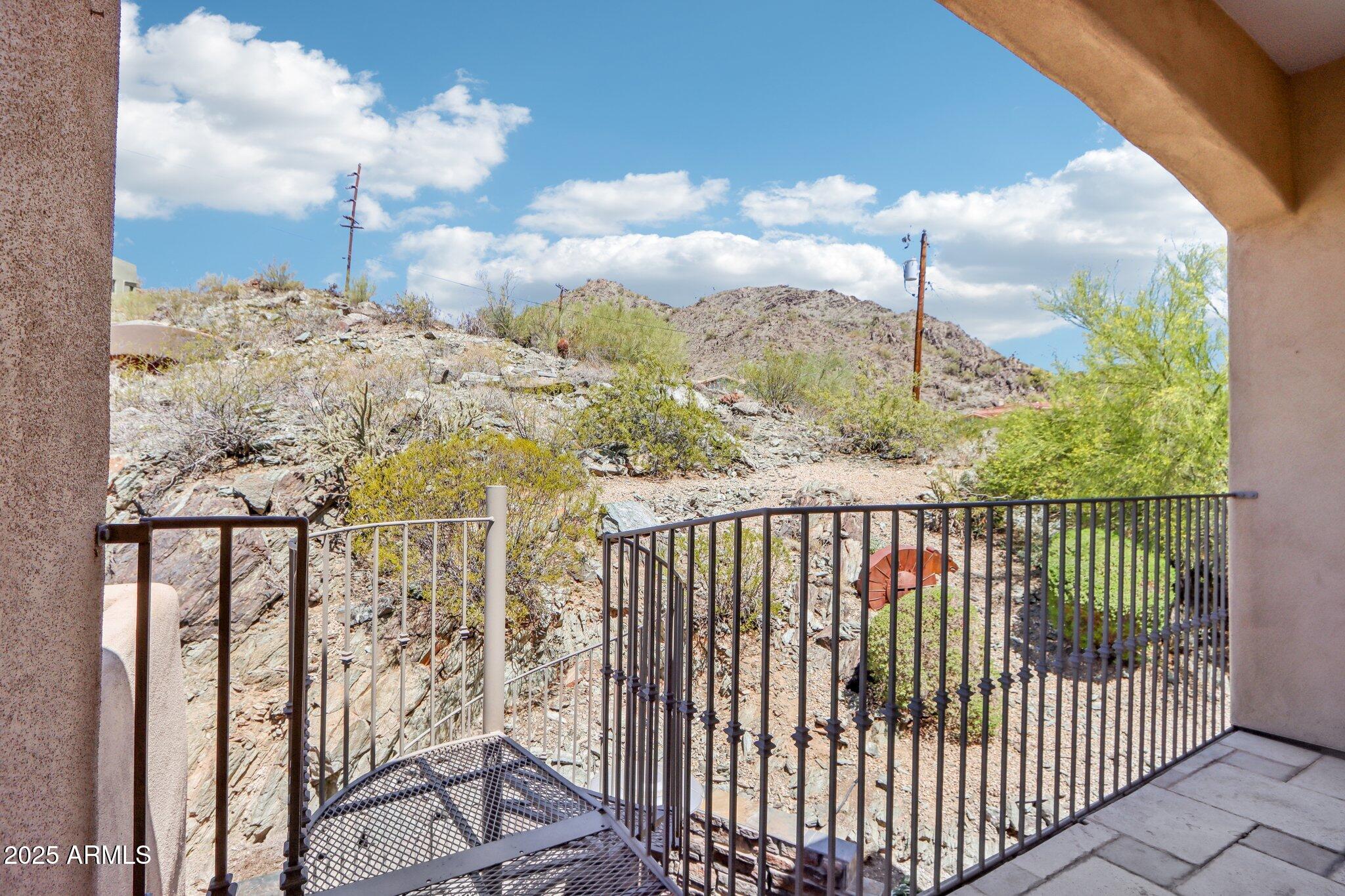 12 E FOOTHILL Drive