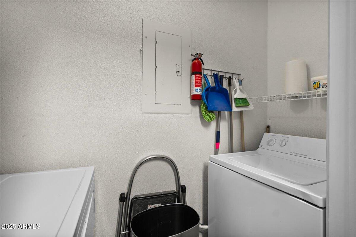 5401 E VAN BUREN Street, 1054
