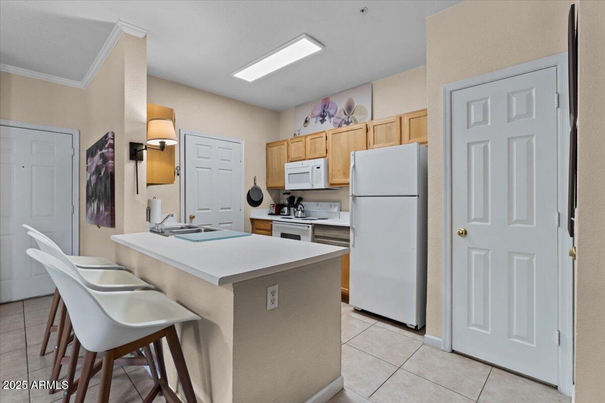 5401 E VAN BUREN Street, 1054