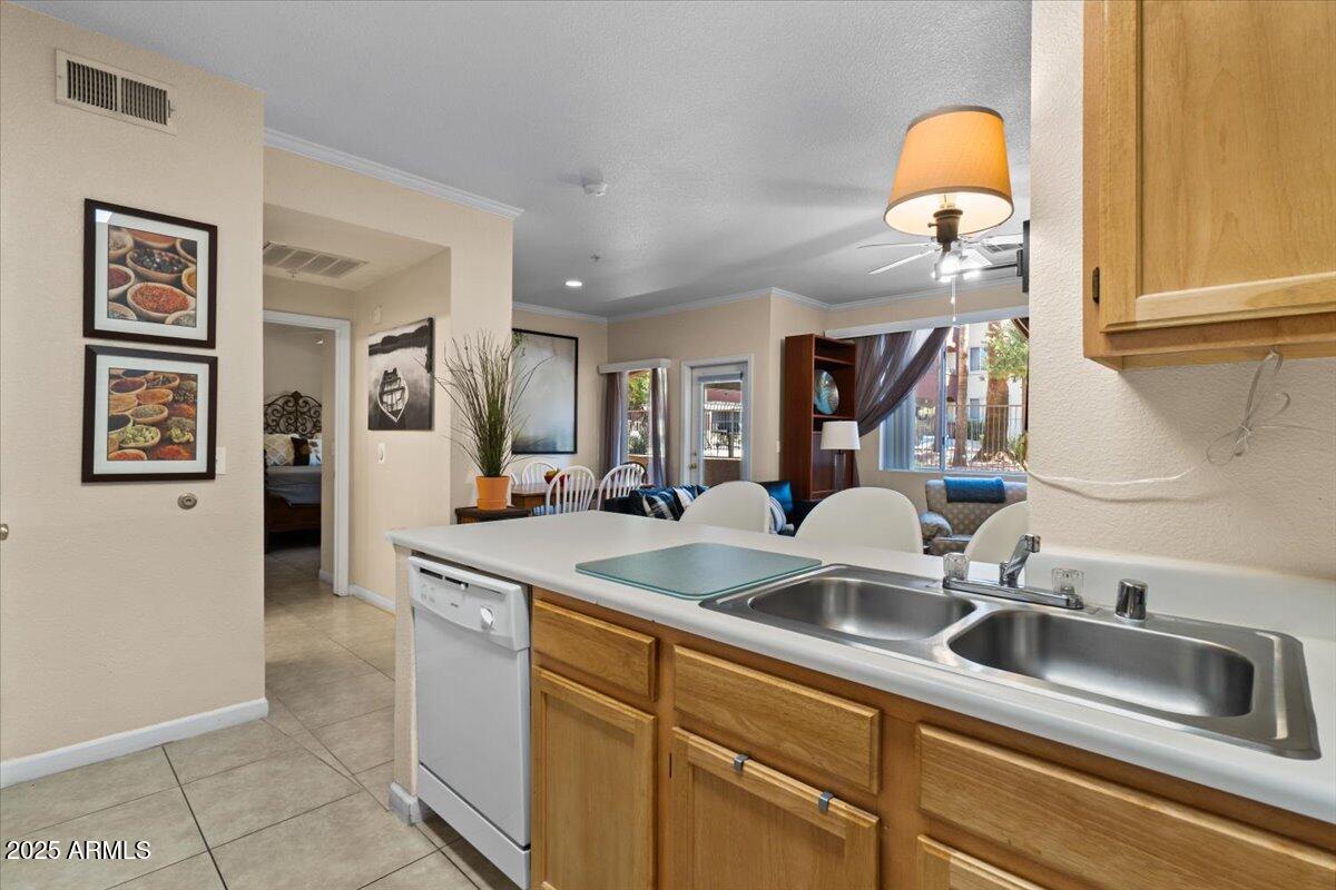 5401 E VAN BUREN Street, 1054