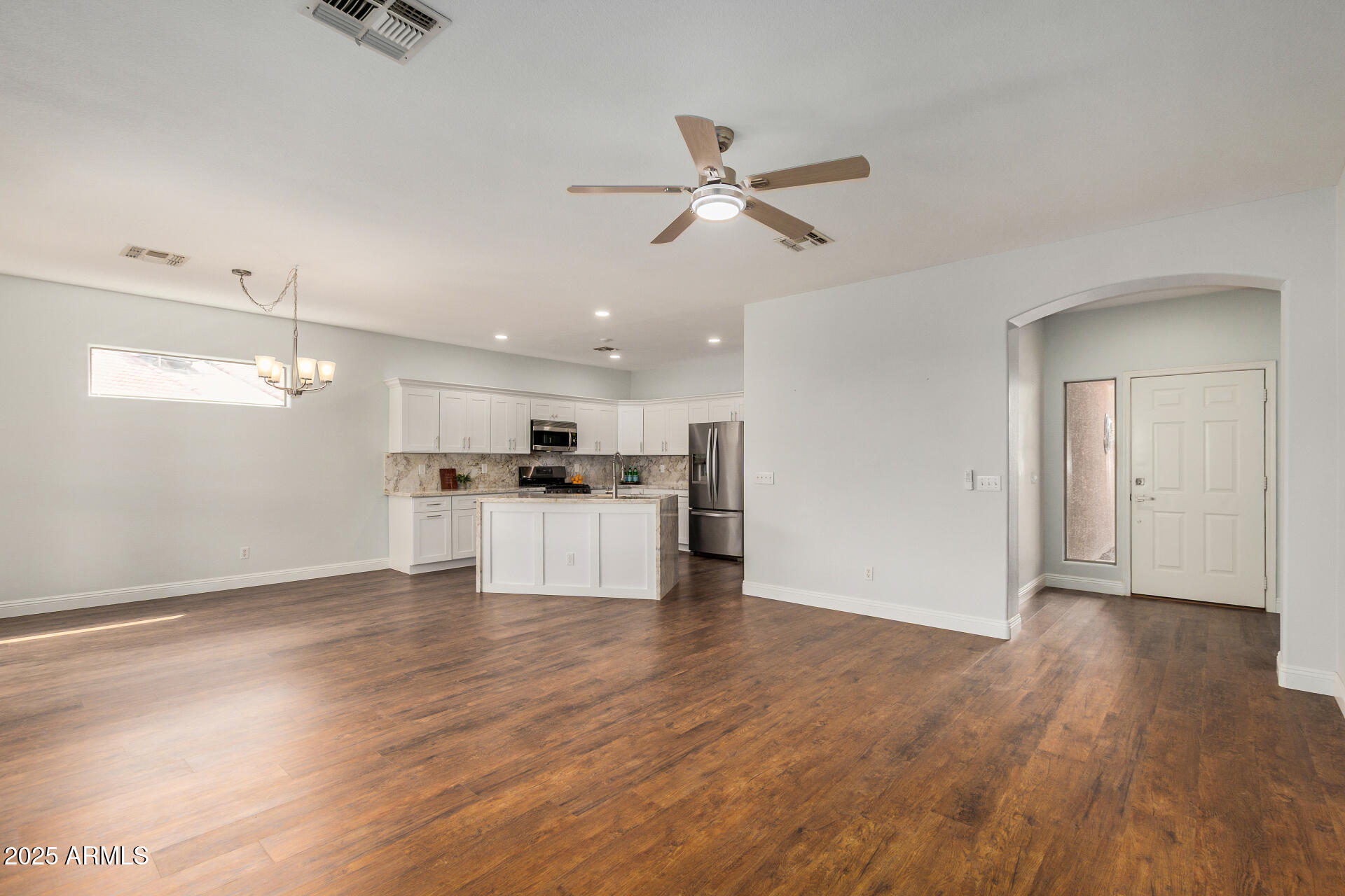 1492 E WESTCHESTER Drive