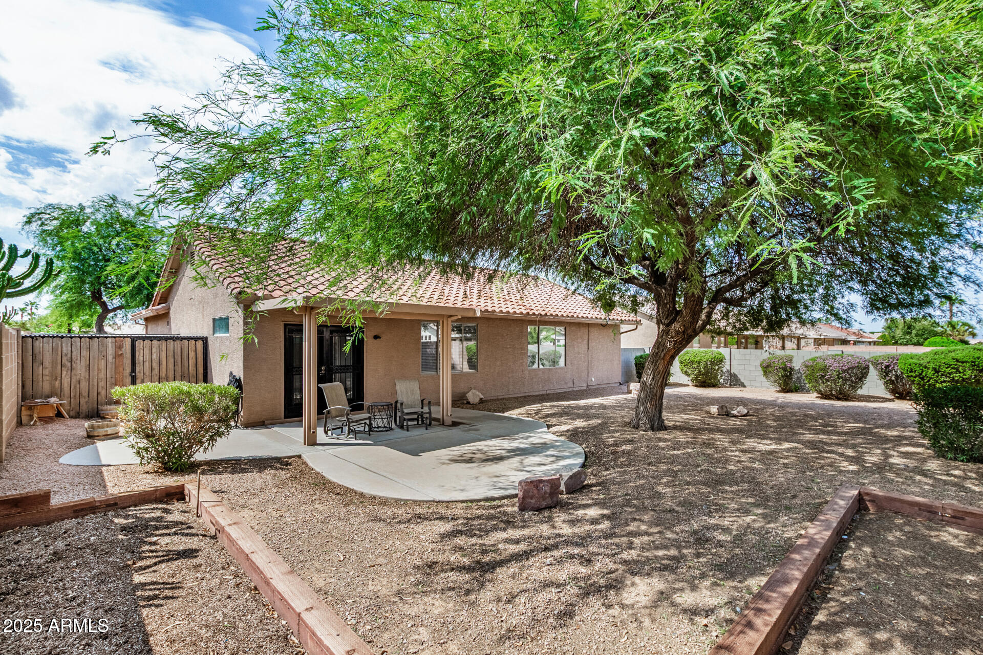 1492 E WESTCHESTER Drive
