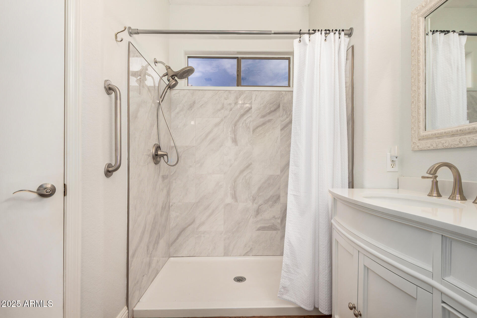 1492 E WESTCHESTER Drive