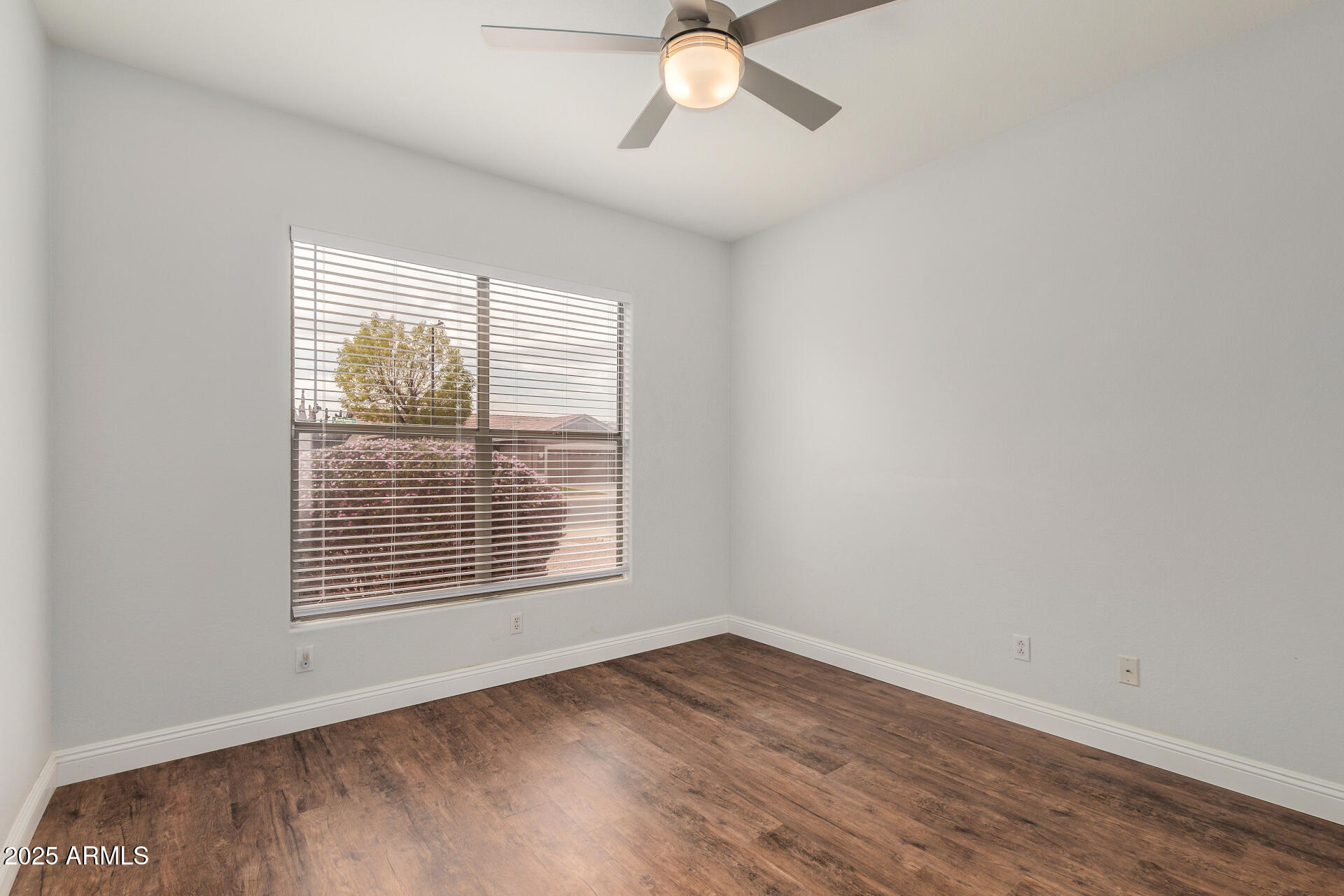 1492 E WESTCHESTER Drive