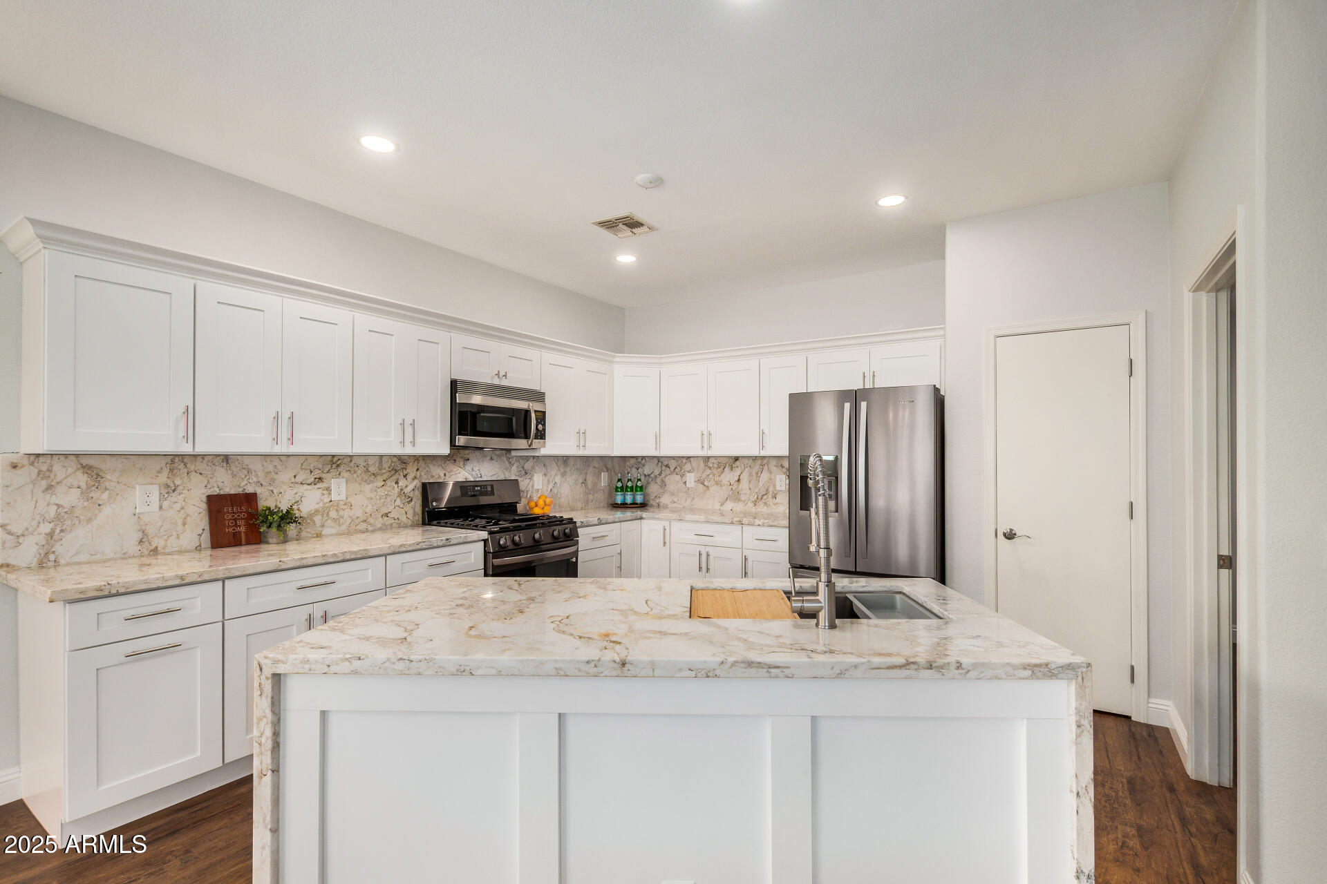 1492 E WESTCHESTER Drive