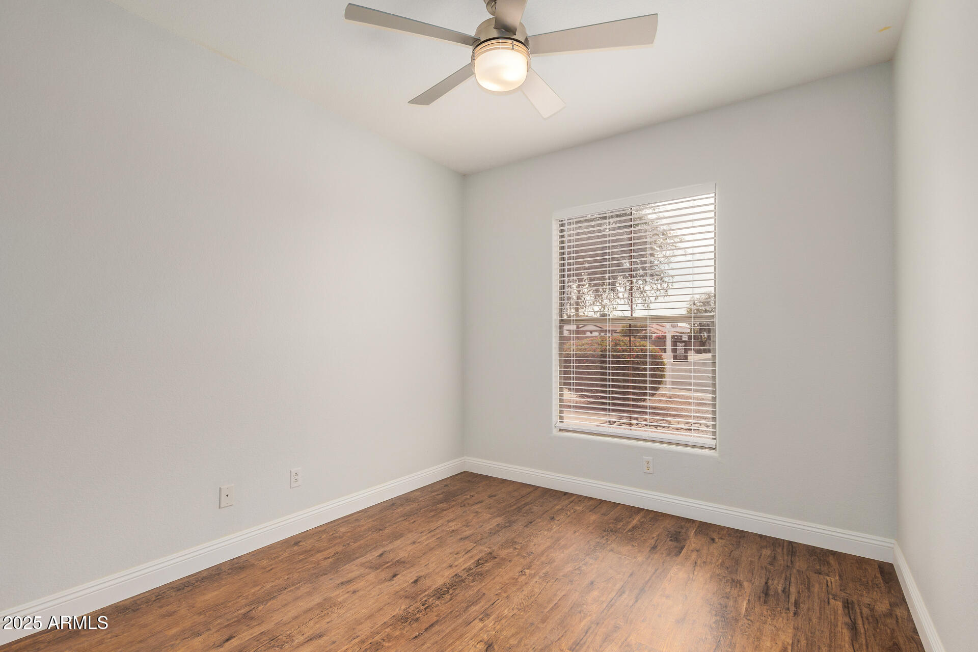 1492 E WESTCHESTER Drive