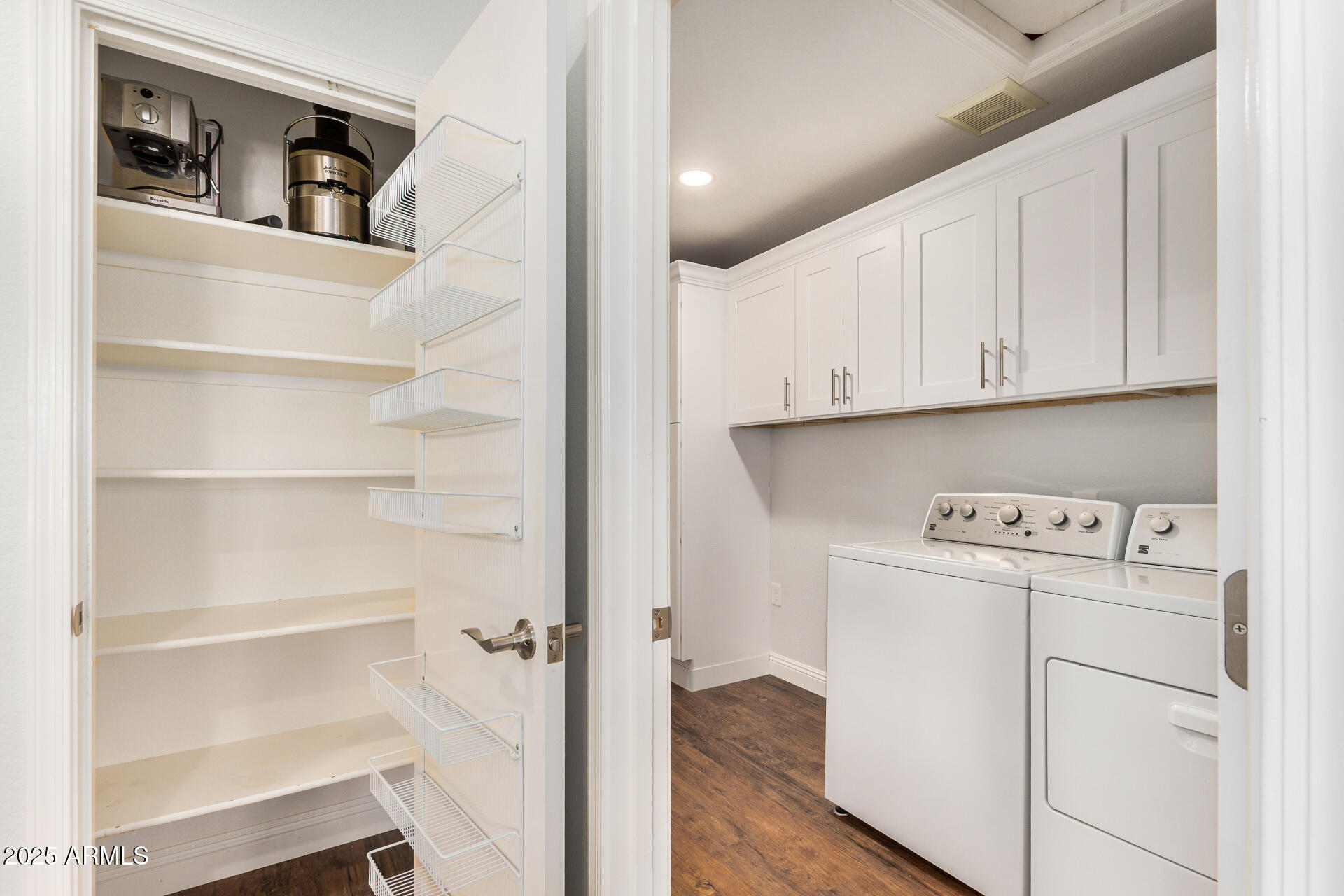 1492 E WESTCHESTER Drive