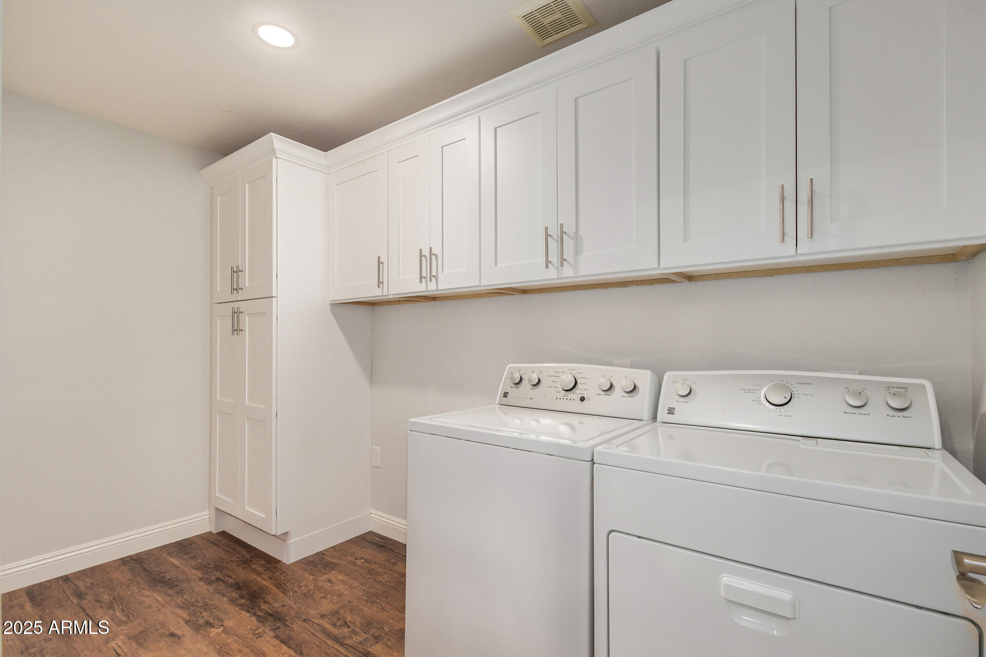 1492 E WESTCHESTER Drive