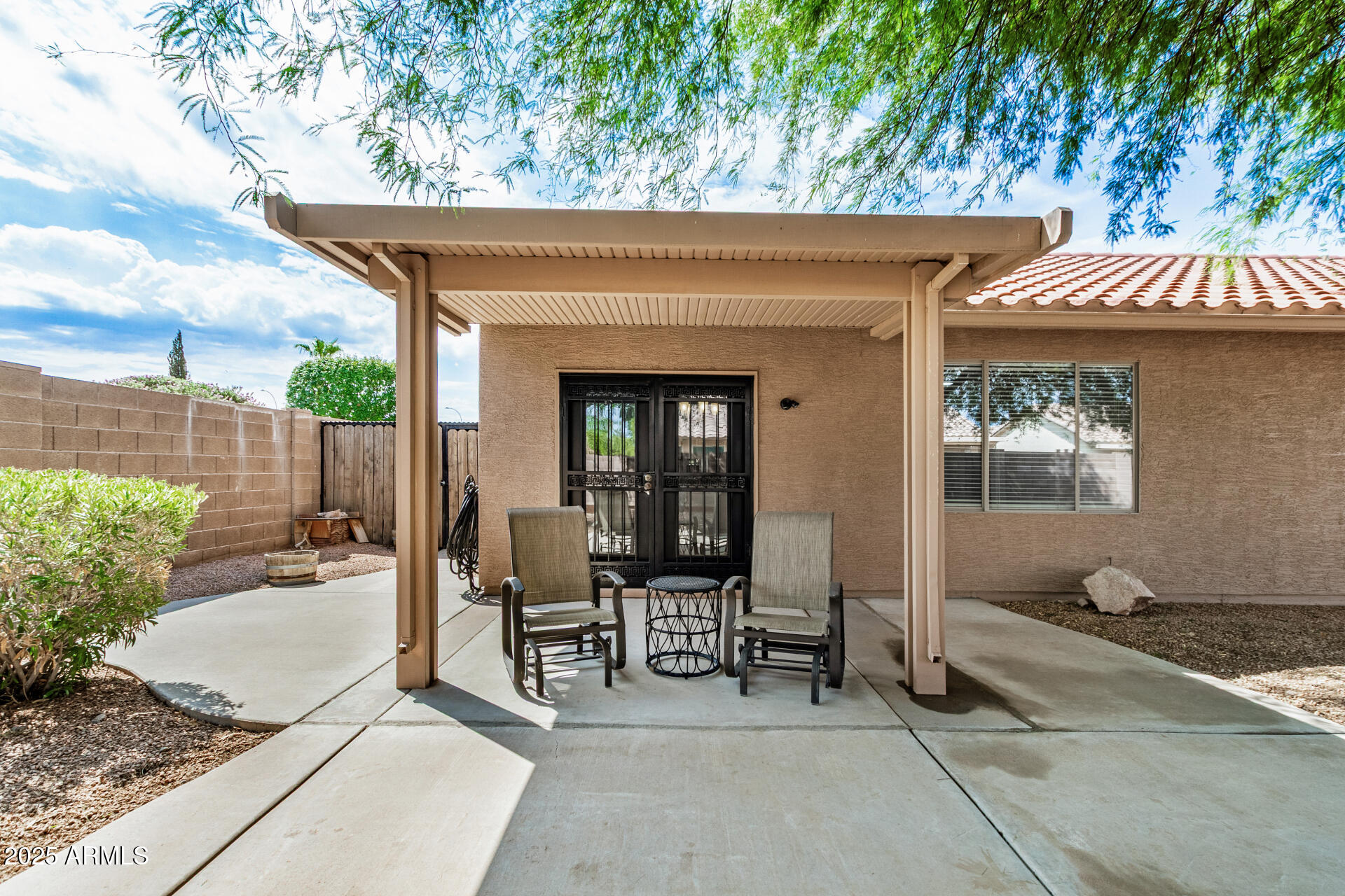 1492 E WESTCHESTER Drive