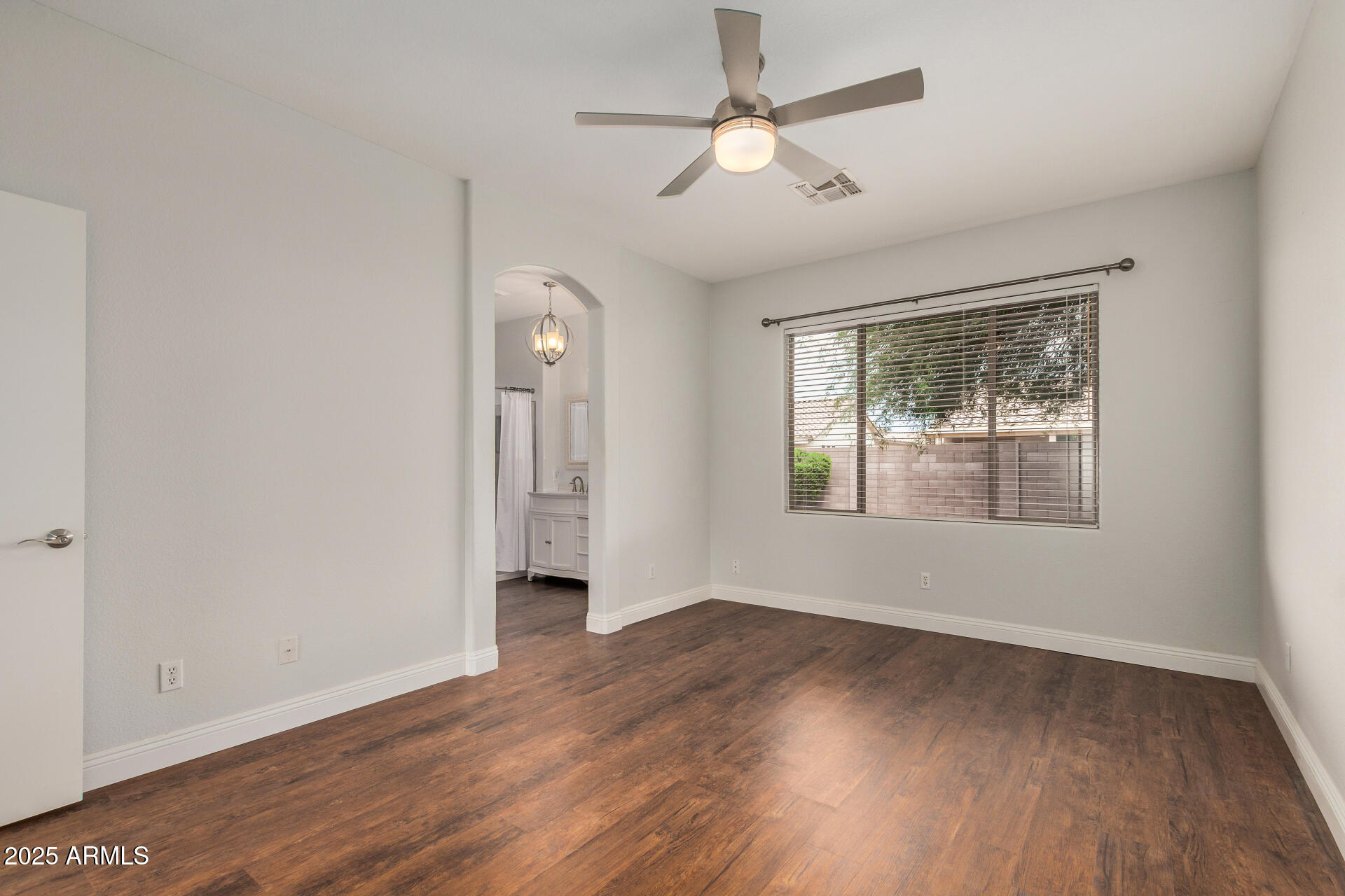 1492 E WESTCHESTER Drive