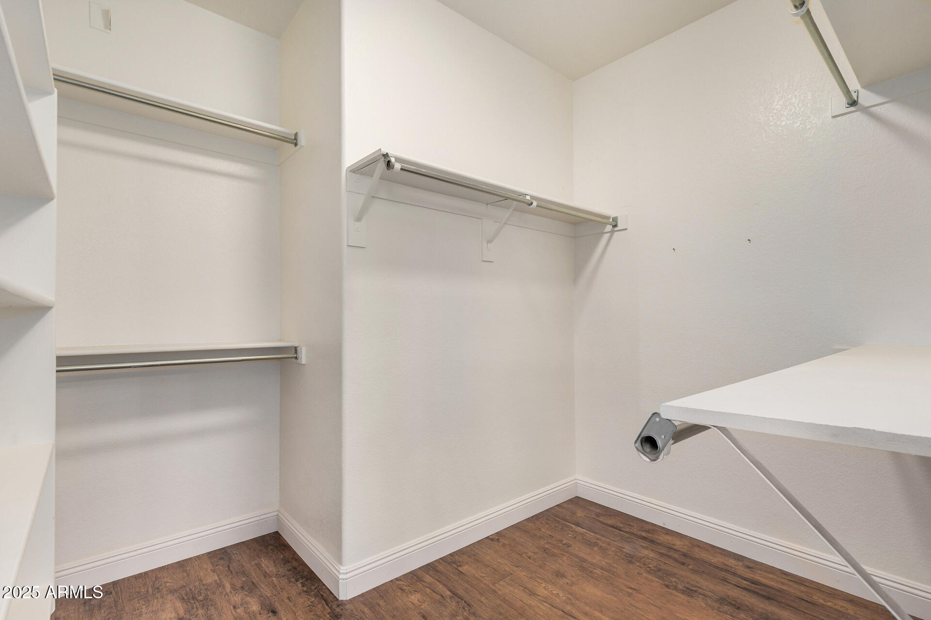 1492 E WESTCHESTER Drive