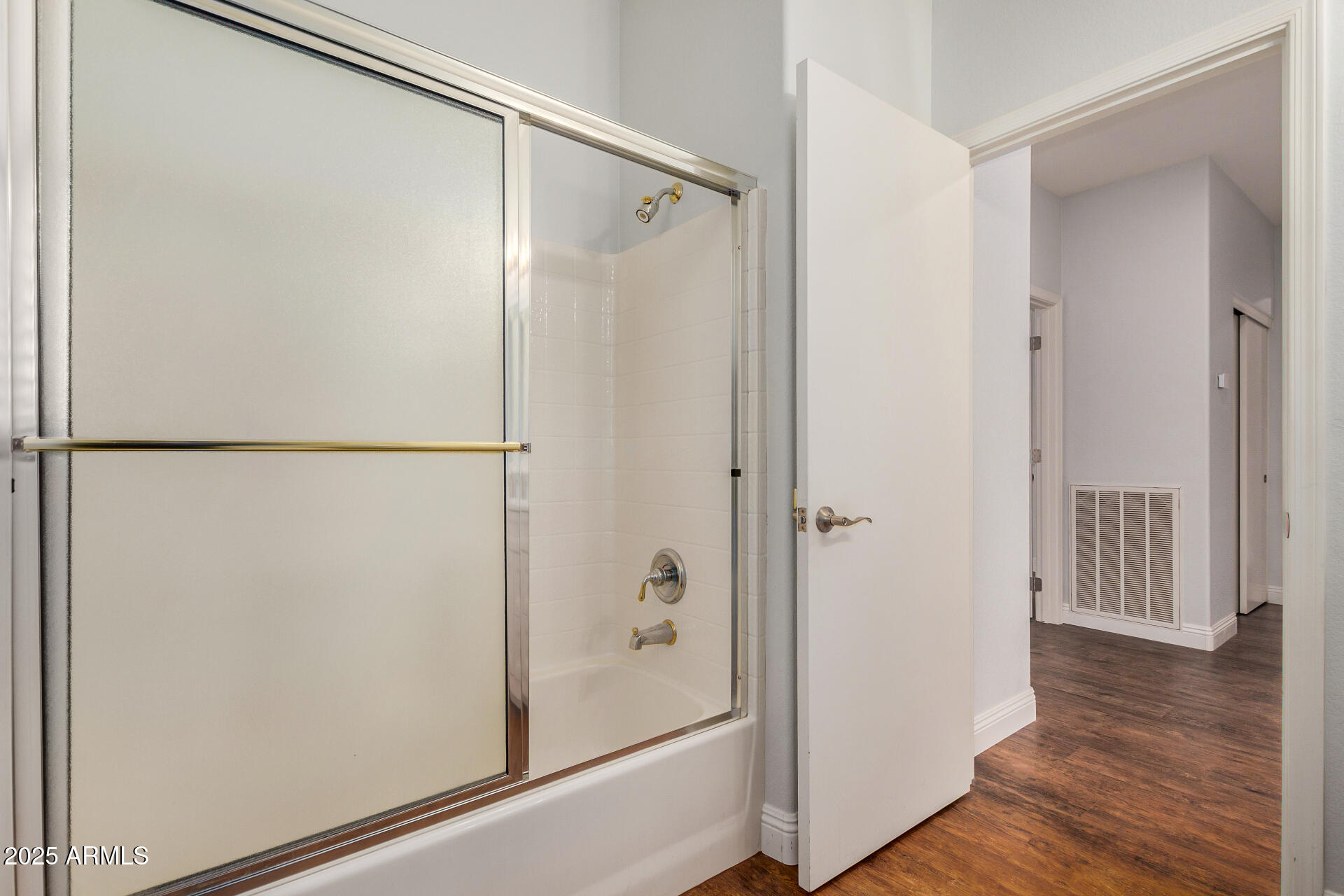 1492 E WESTCHESTER Drive