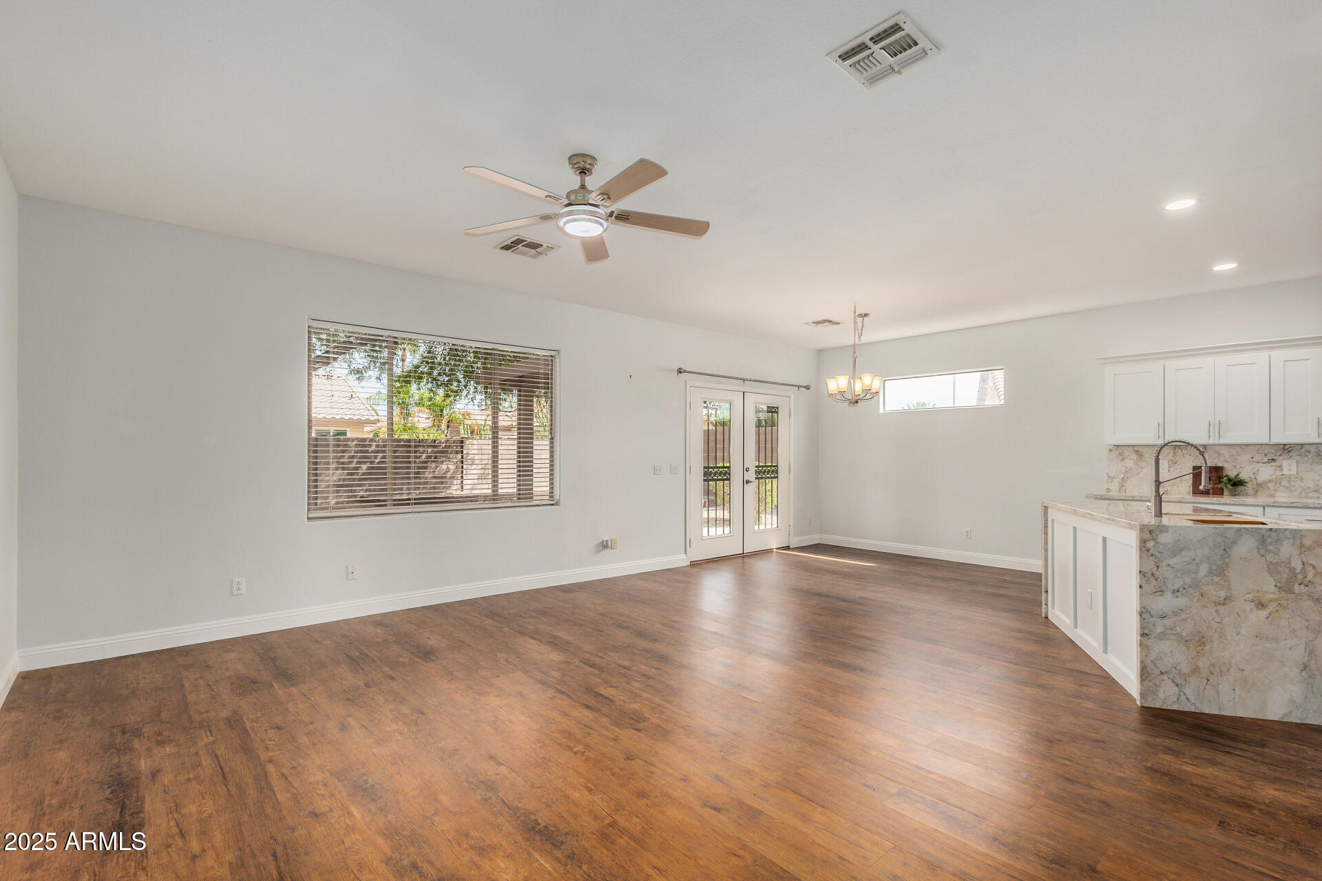 1492 E WESTCHESTER Drive