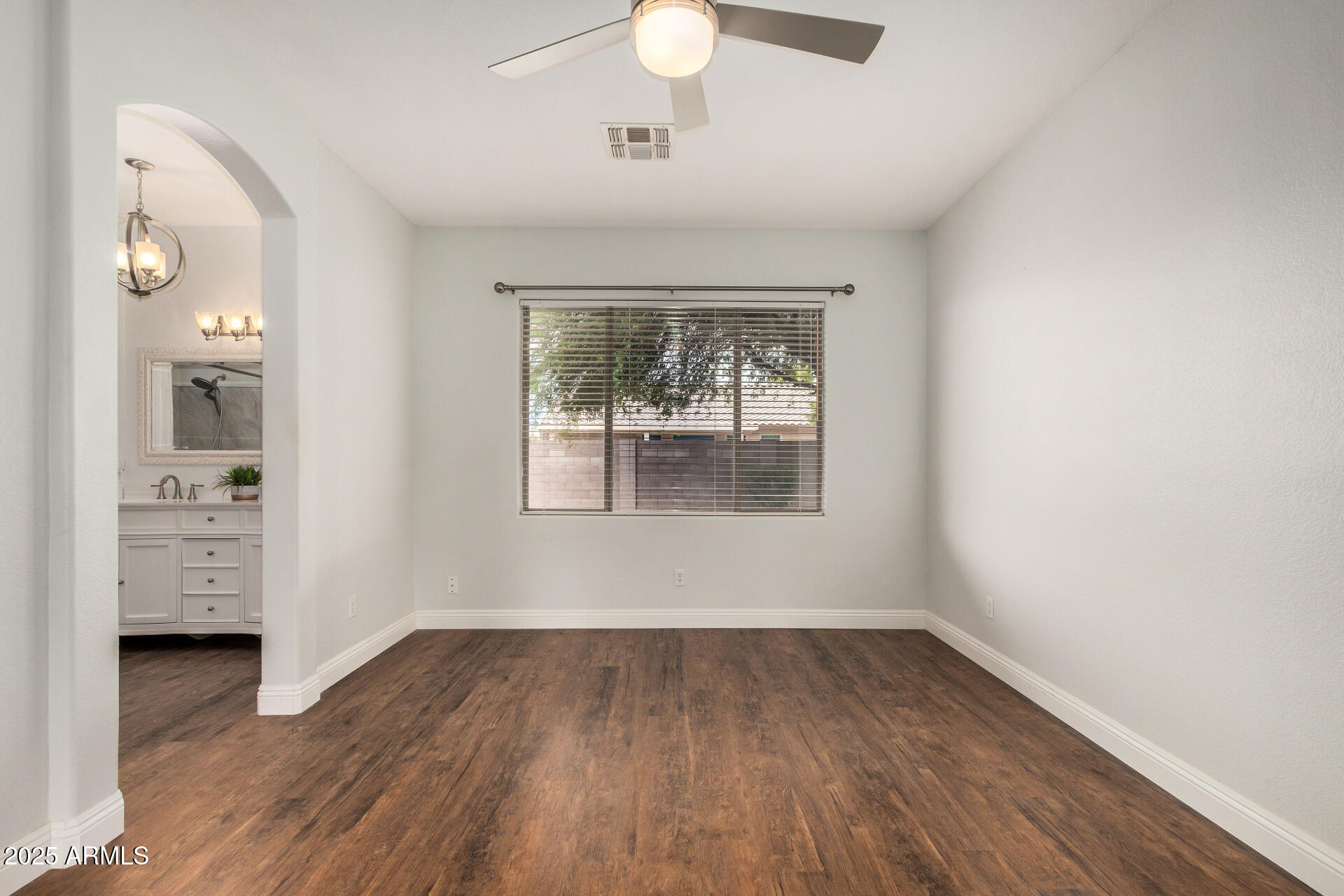 1492 E WESTCHESTER Drive