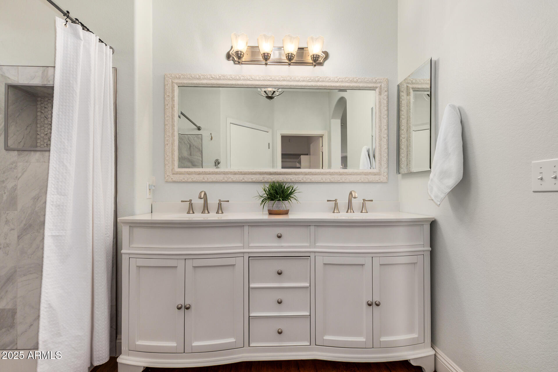 1492 E WESTCHESTER Drive