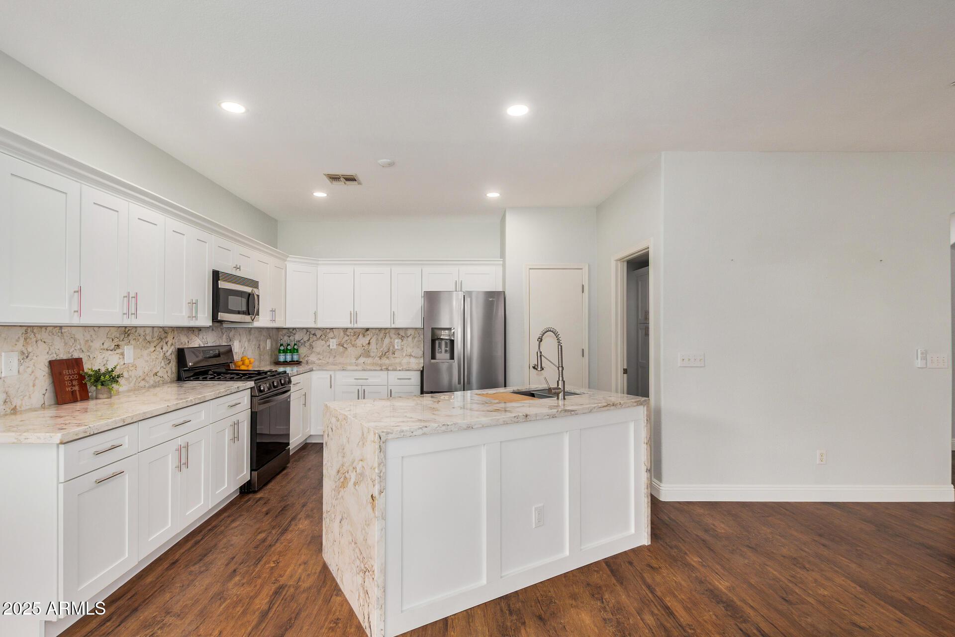 1492 E WESTCHESTER Drive