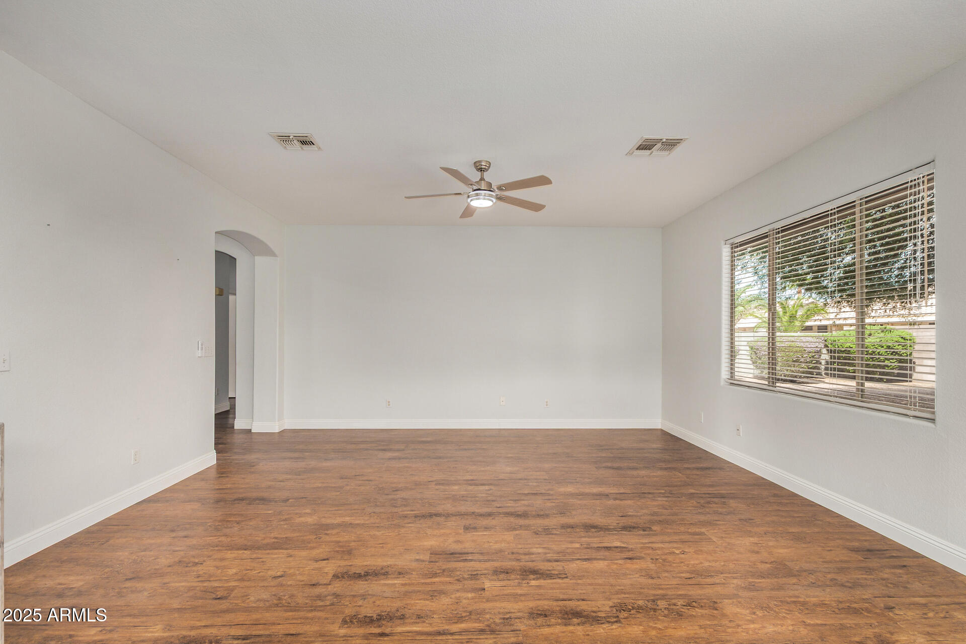 1492 E WESTCHESTER Drive