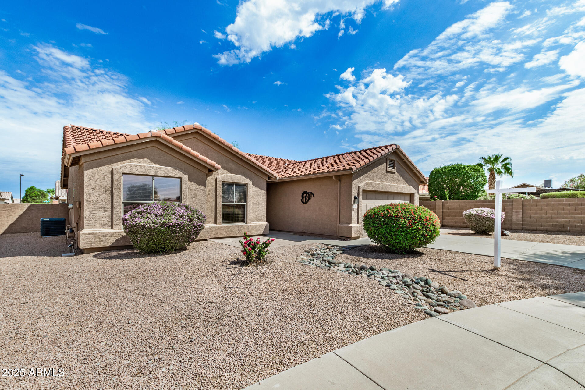 1492 E WESTCHESTER Drive