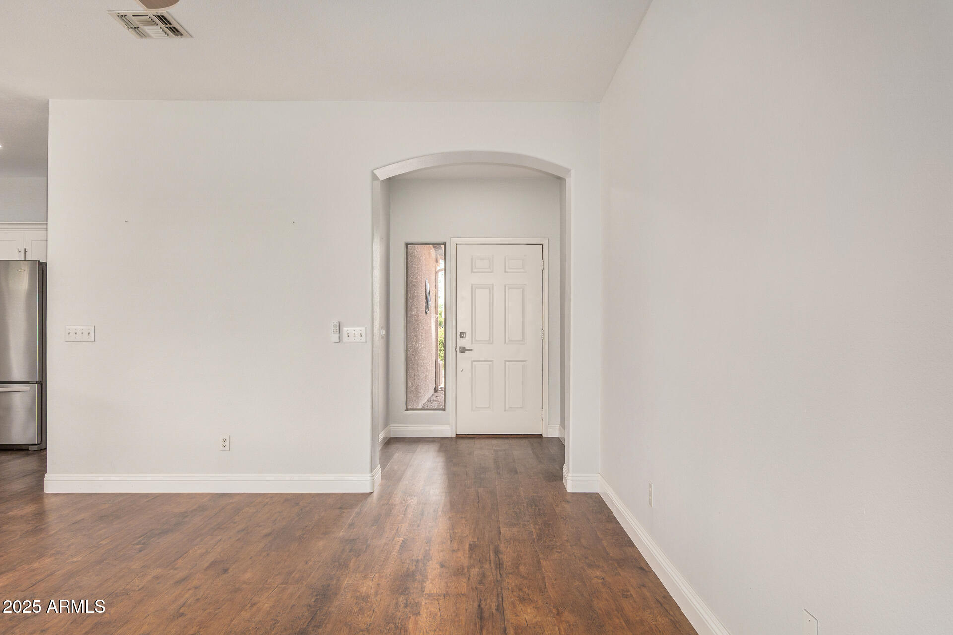 1492 E WESTCHESTER Drive