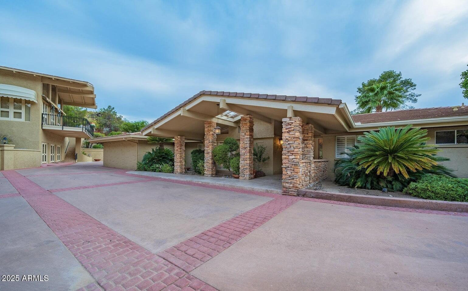 3500 E LINCOLN Drive, 26