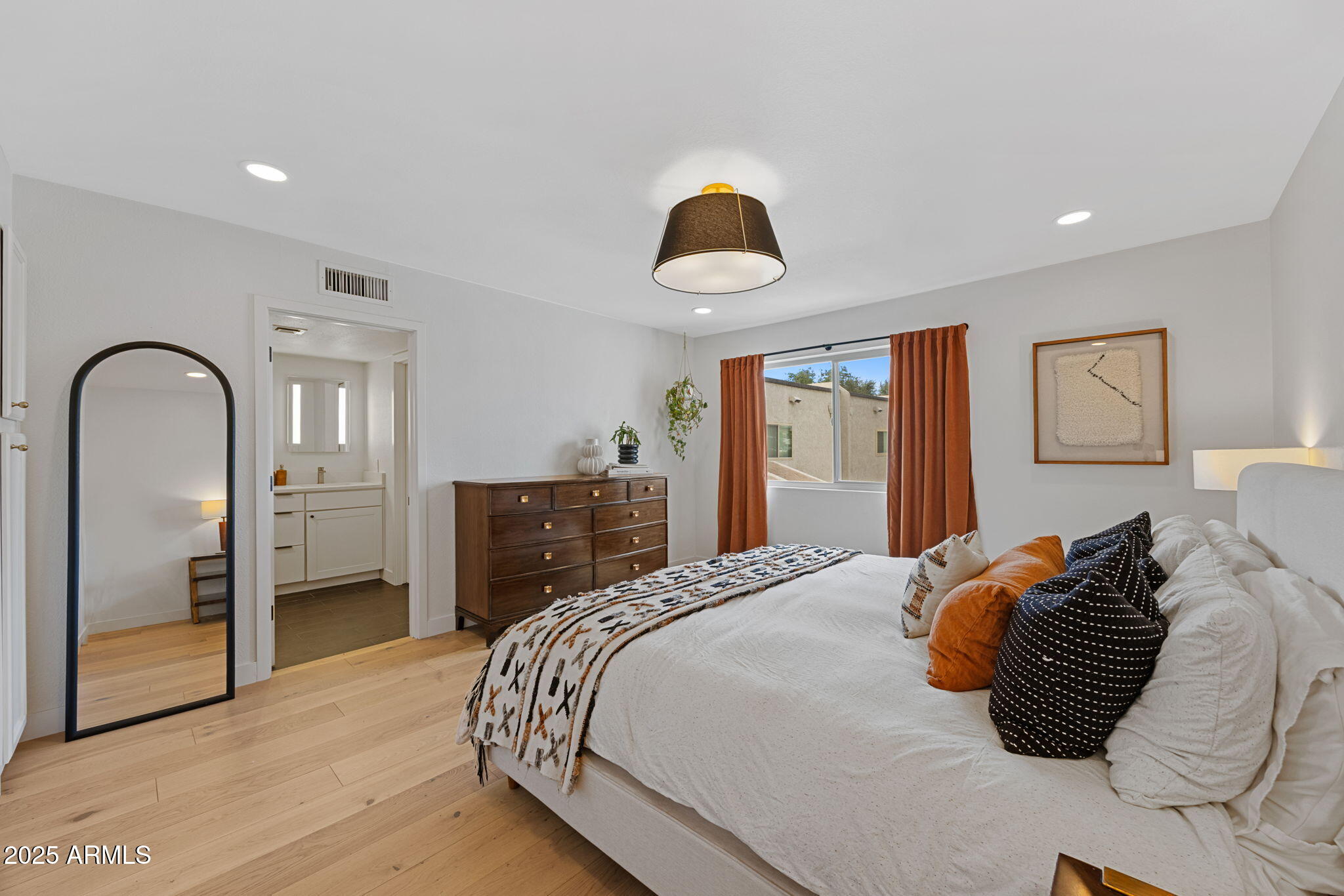 7343 E NORTHLAND Drive