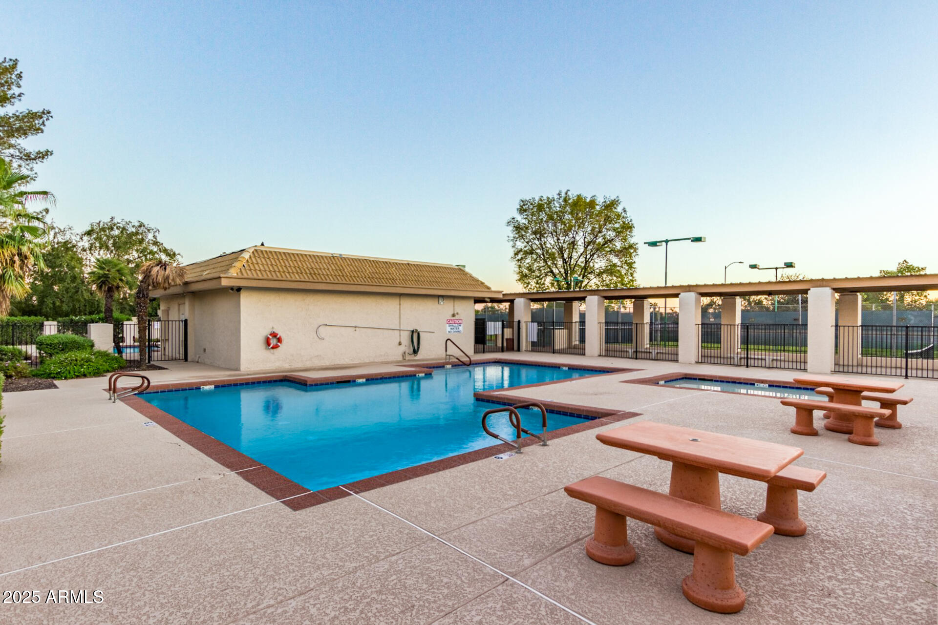 4504 W CONTINENTAL Drive