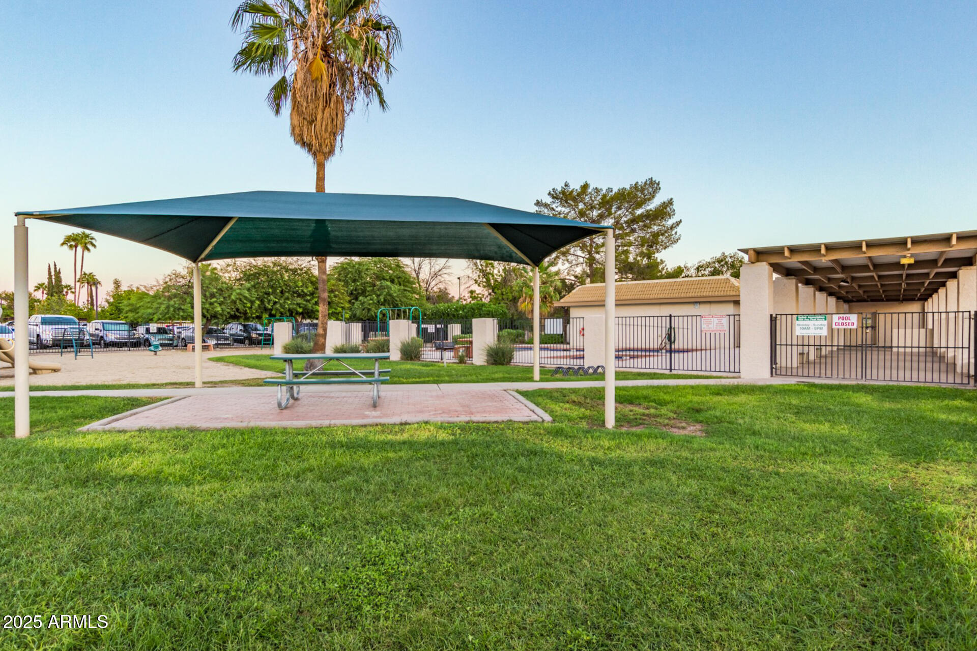 4504 W CONTINENTAL Drive