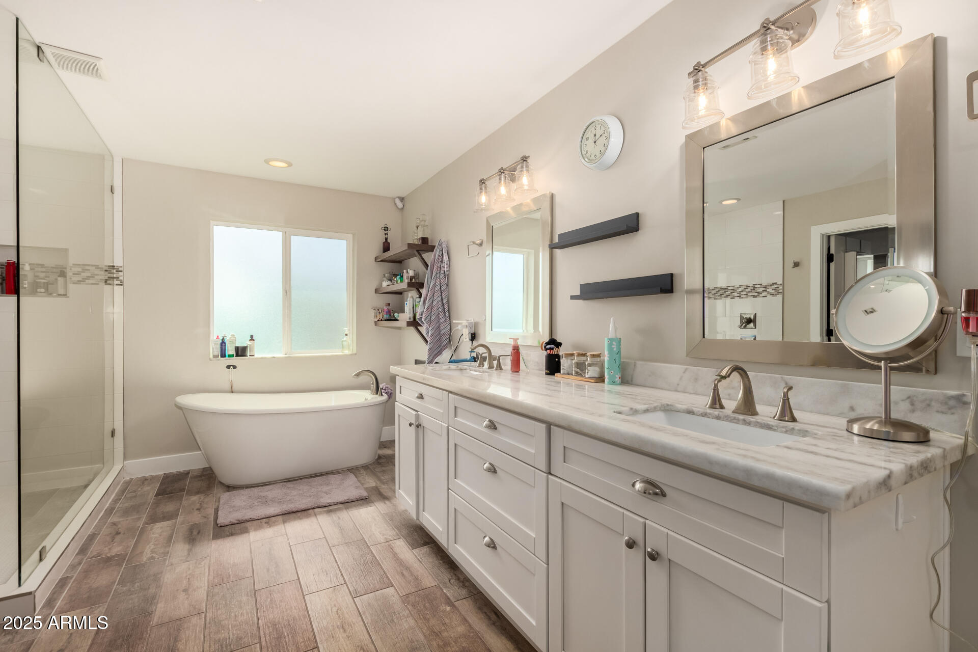 3439 N 45TH Place