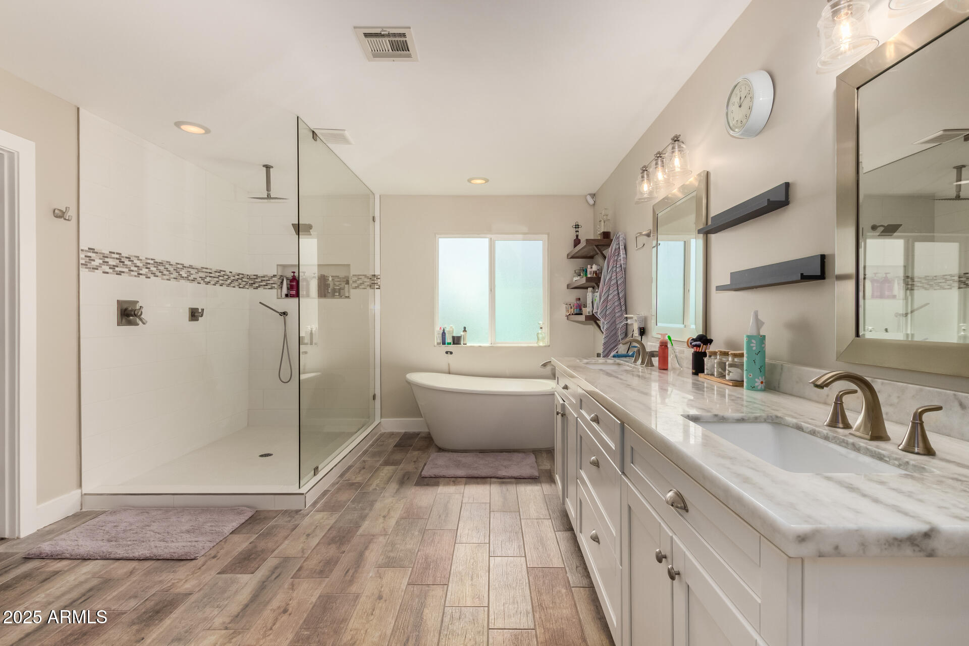 3439 N 45TH Place