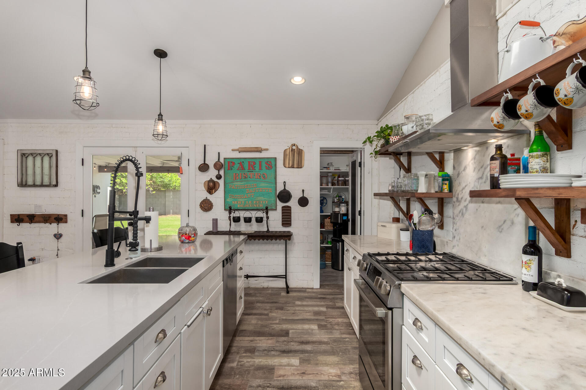 3439 N 45TH Place