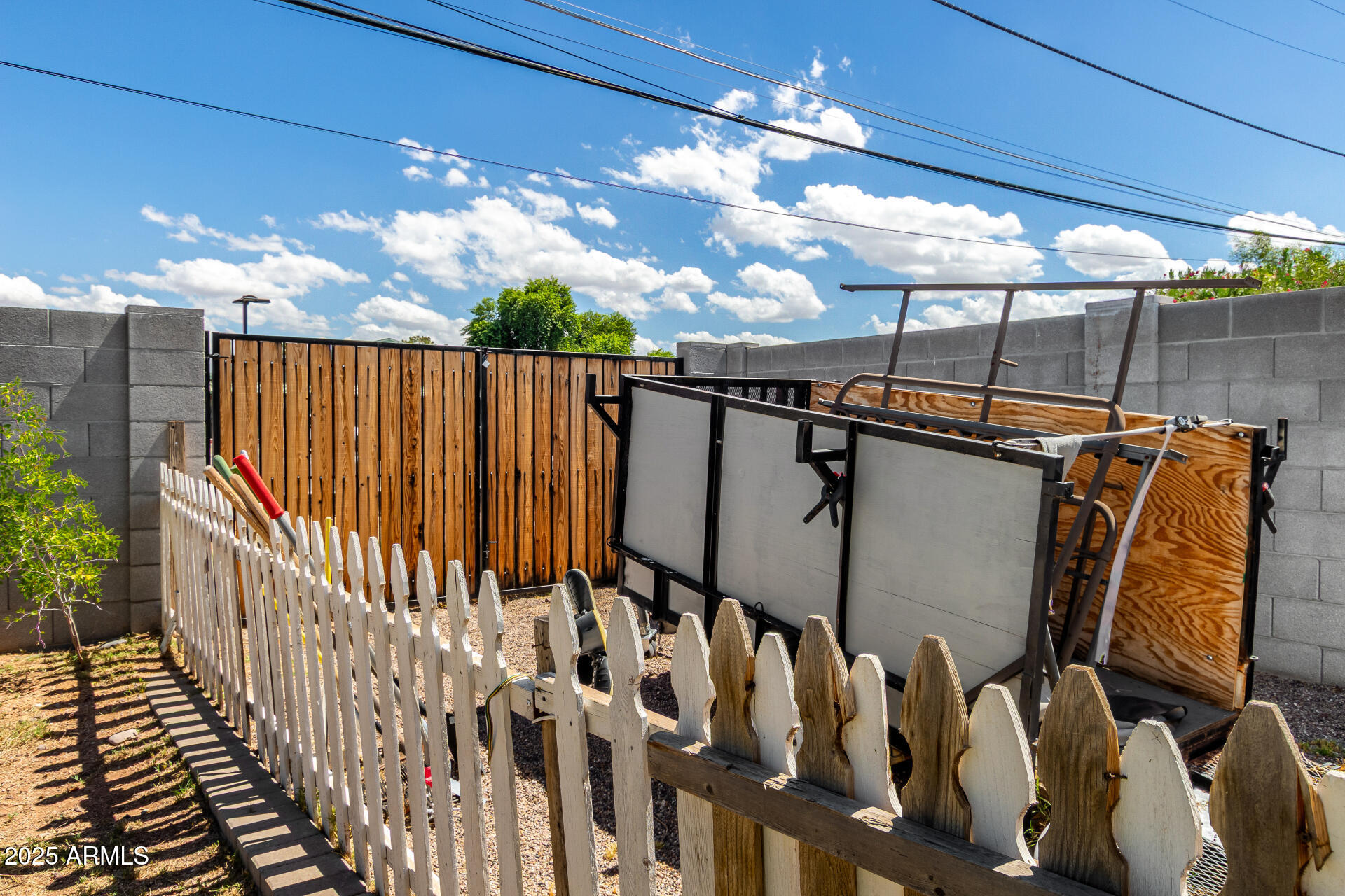 3439 N 45TH Place