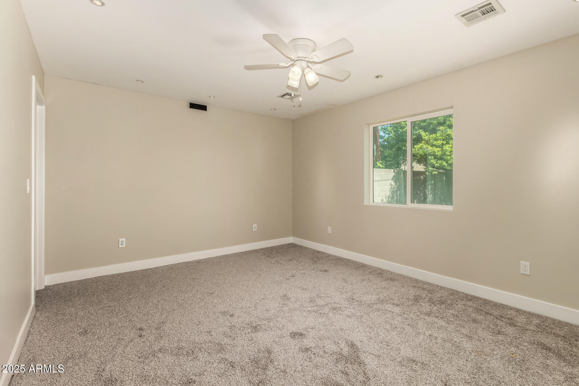 3439 N 45TH Place