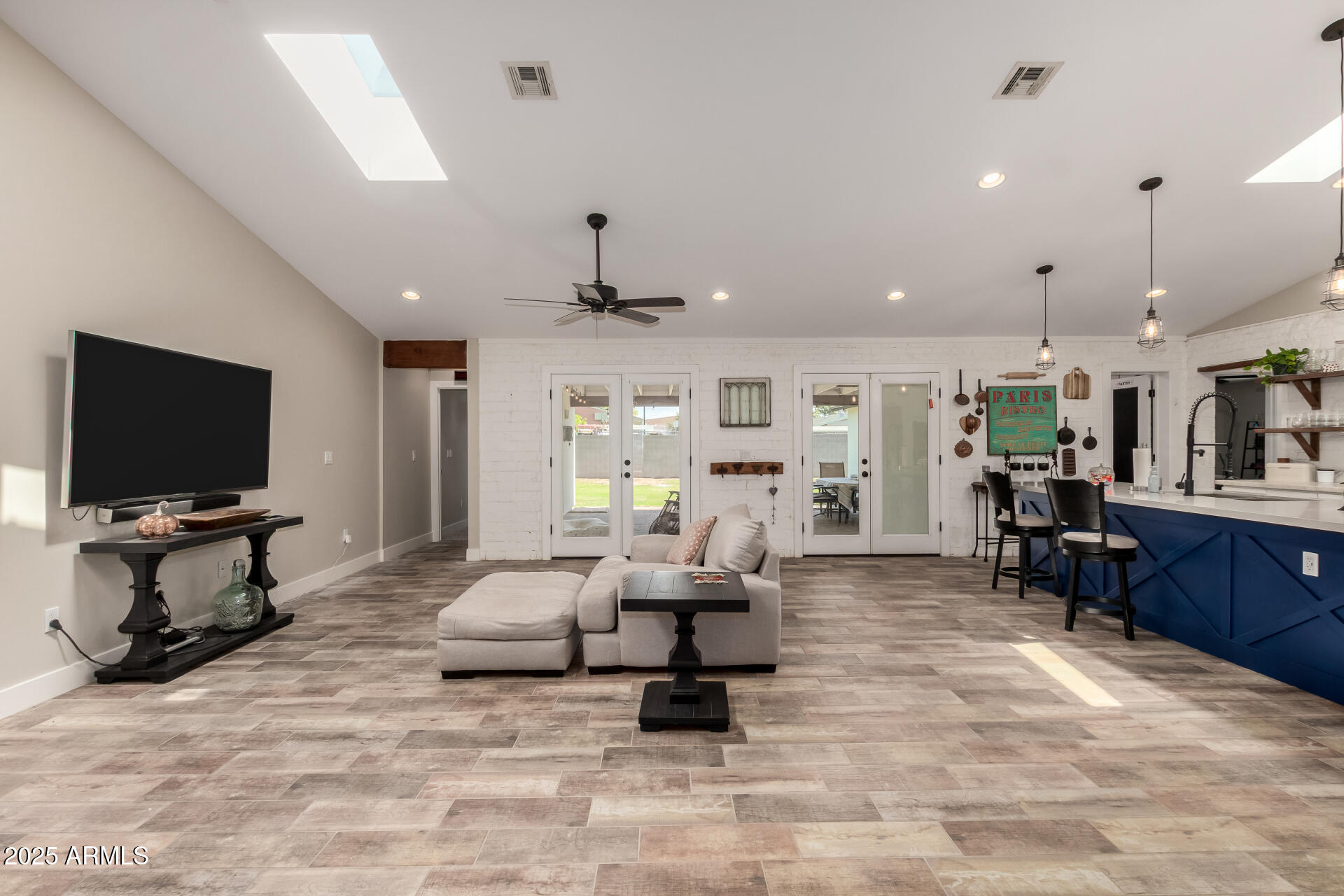 3439 N 45TH Place