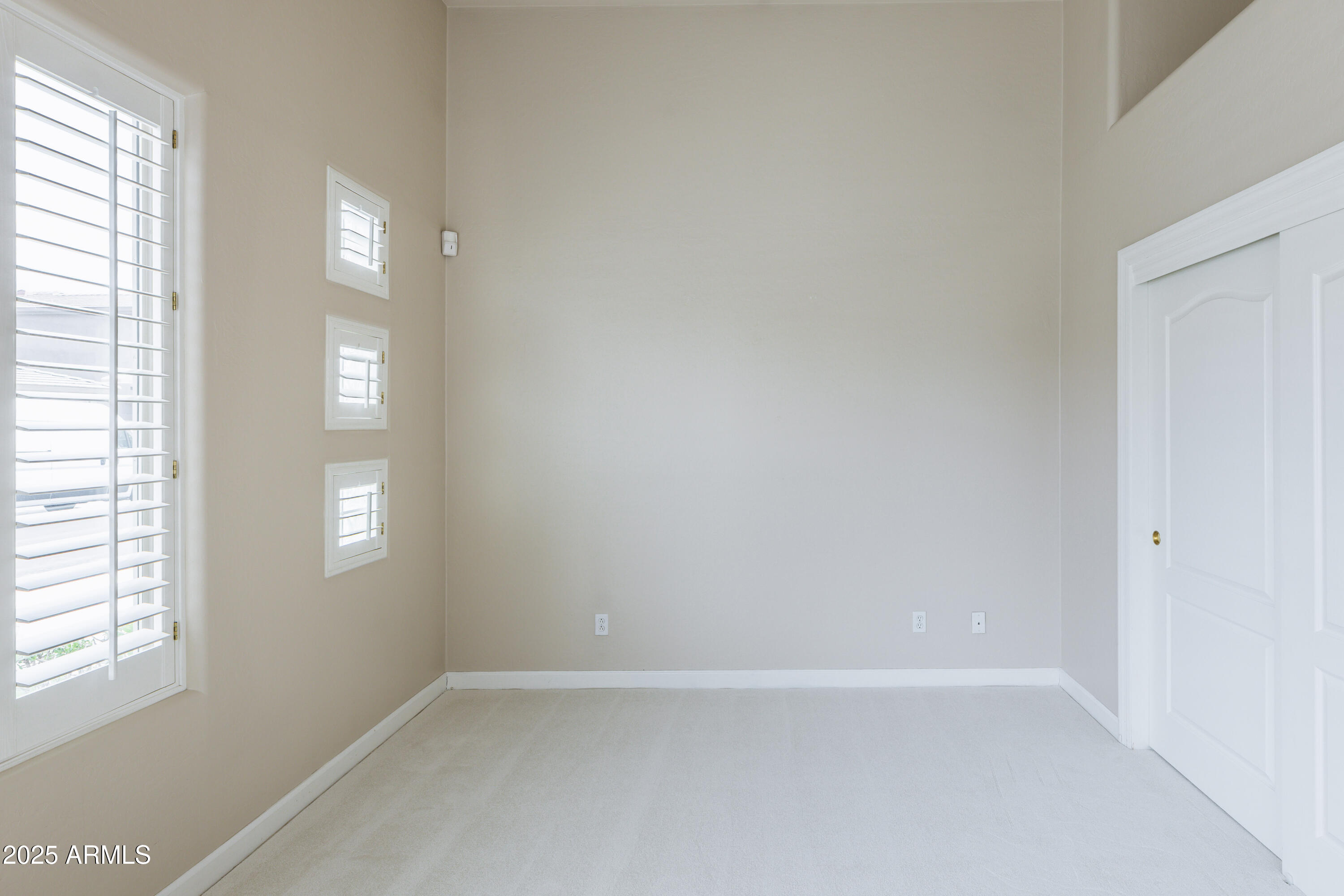 7369 E DEL ACERO Drive