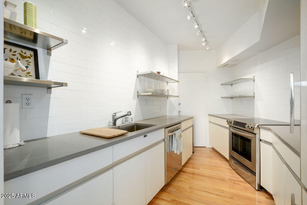 2201 N CENTRAL Avenue, 4E