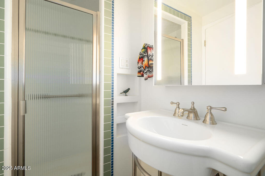 2201 N CENTRAL Avenue, 4E