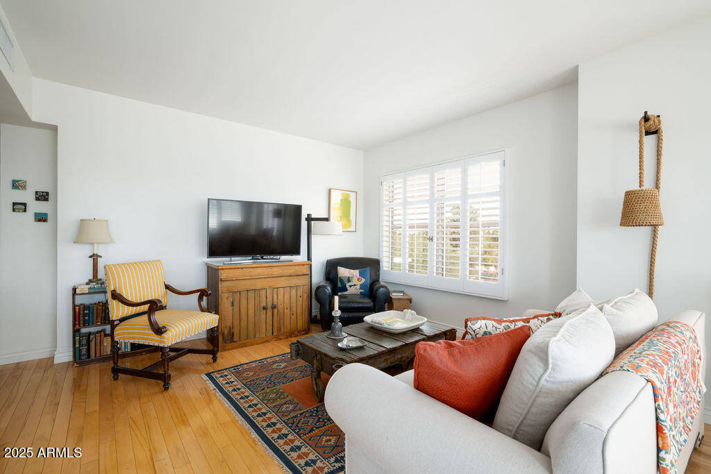 2201 N CENTRAL Avenue, 4E